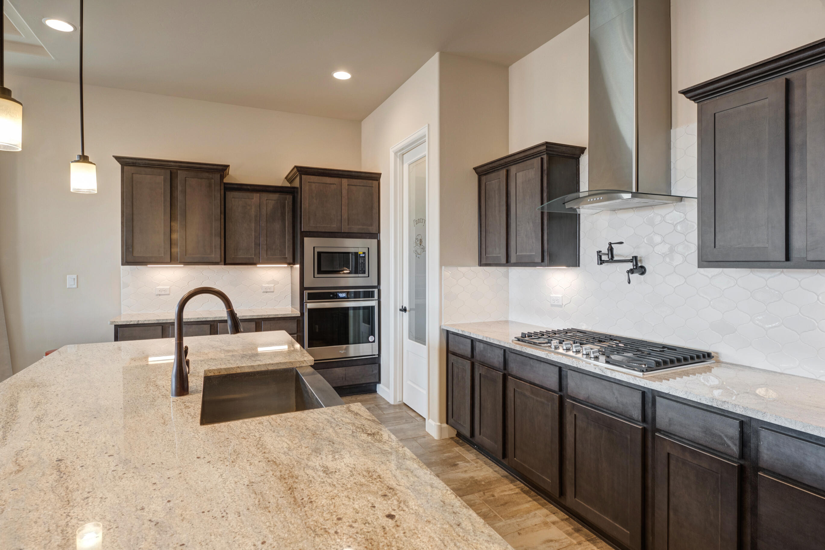 6893 CLEARY Loop NE