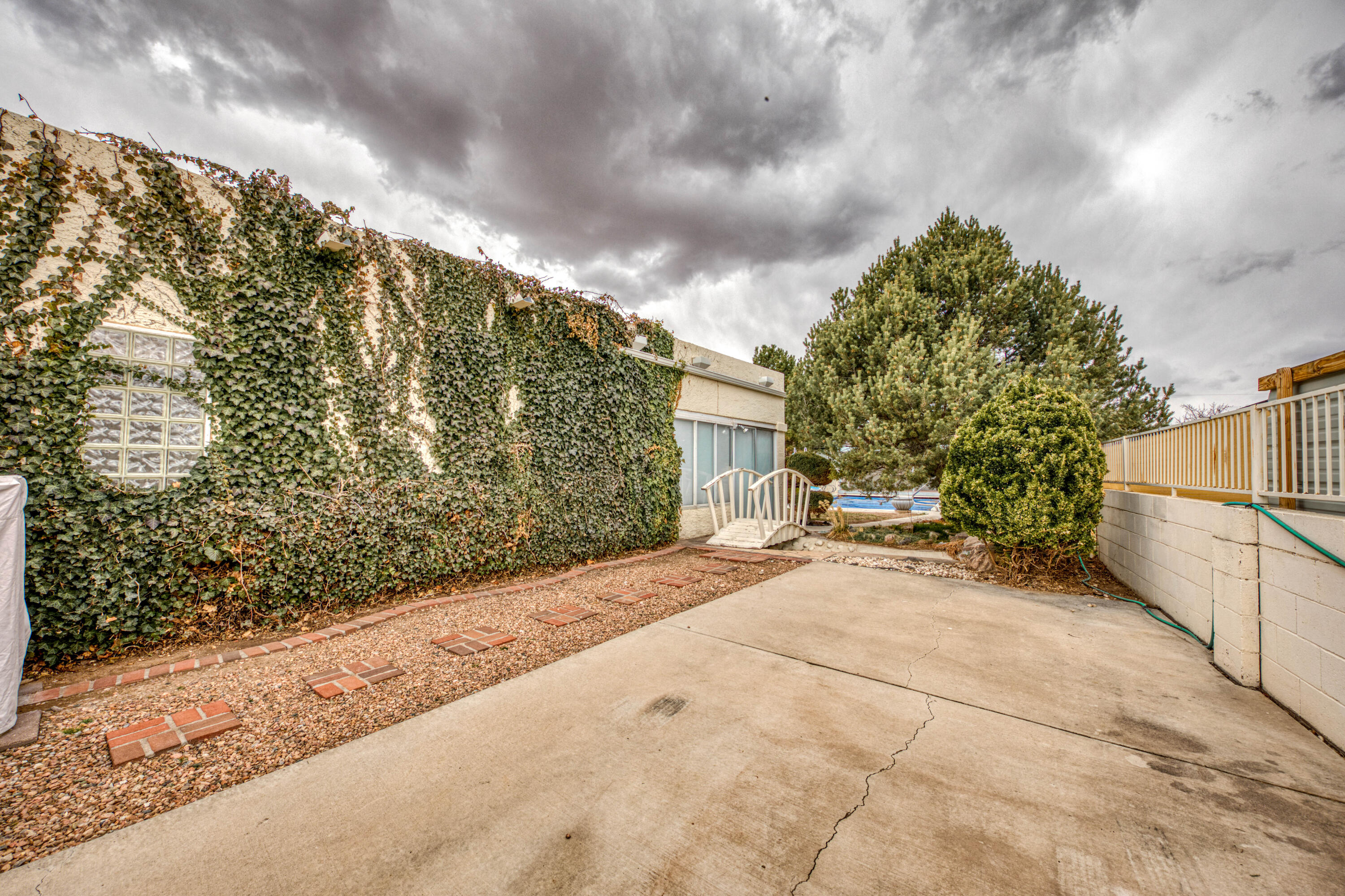 4405 SOMBRA Place NW