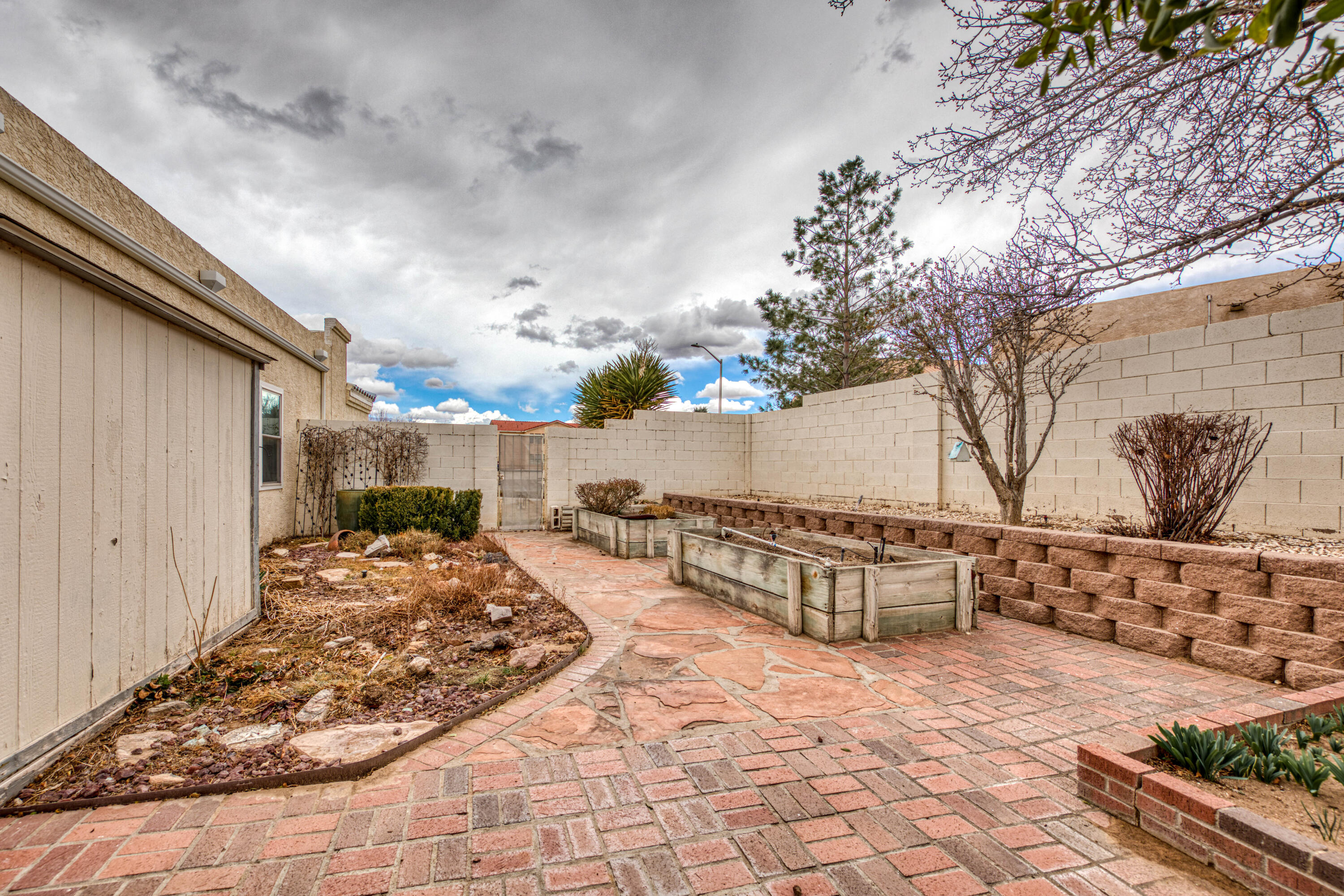 4405 SOMBRA Place NW