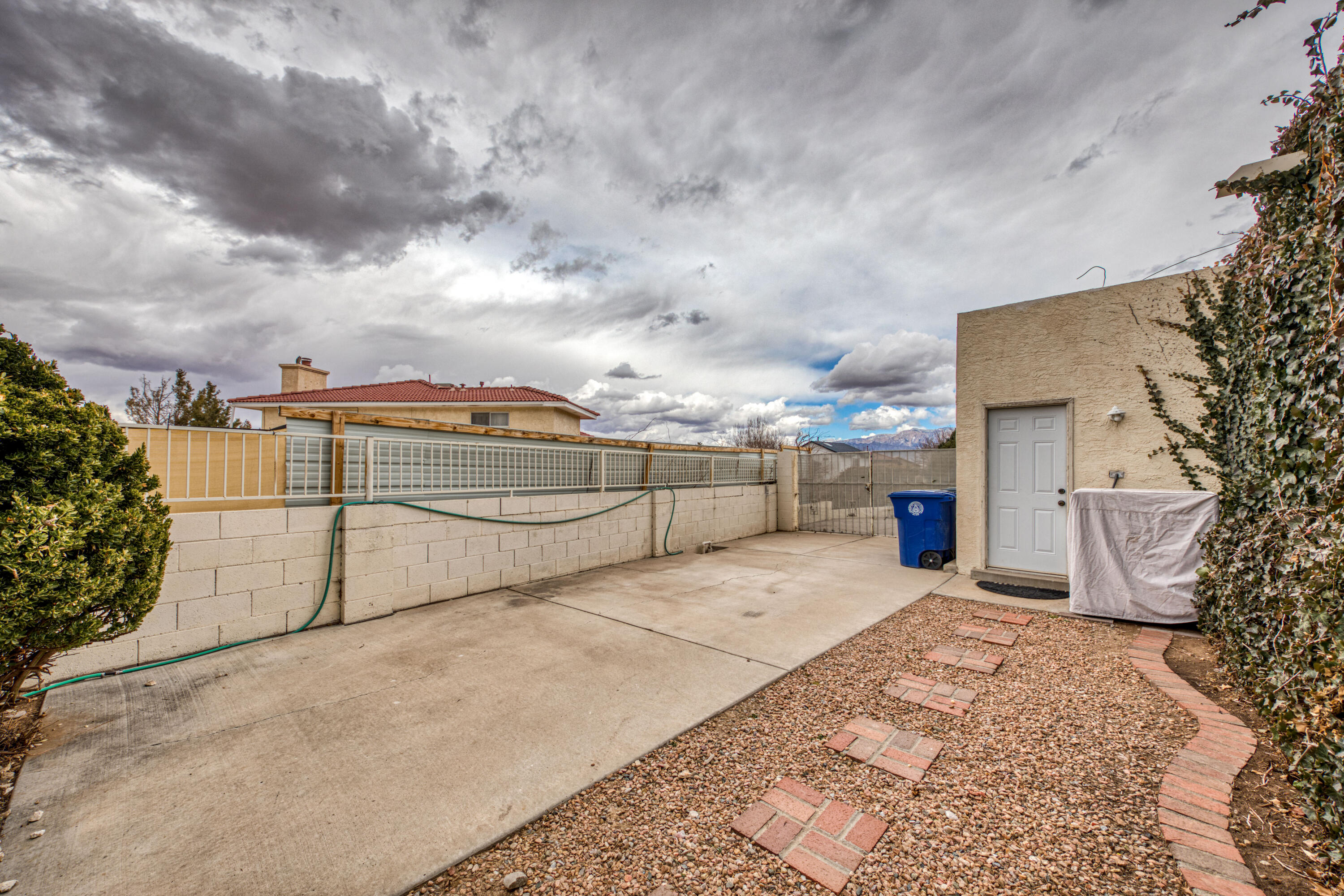 4405 SOMBRA Place NW