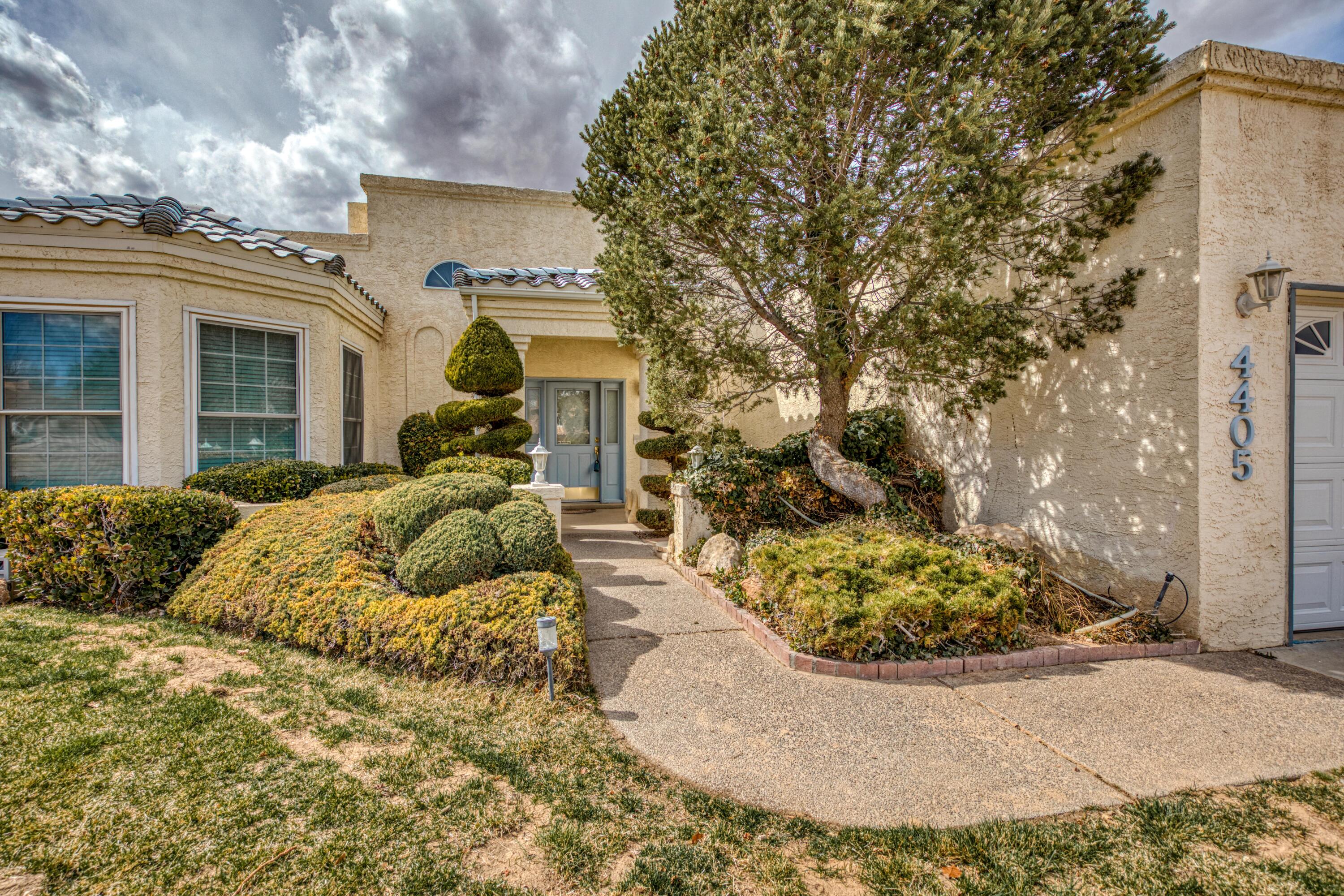 4405 SOMBRA Place NW