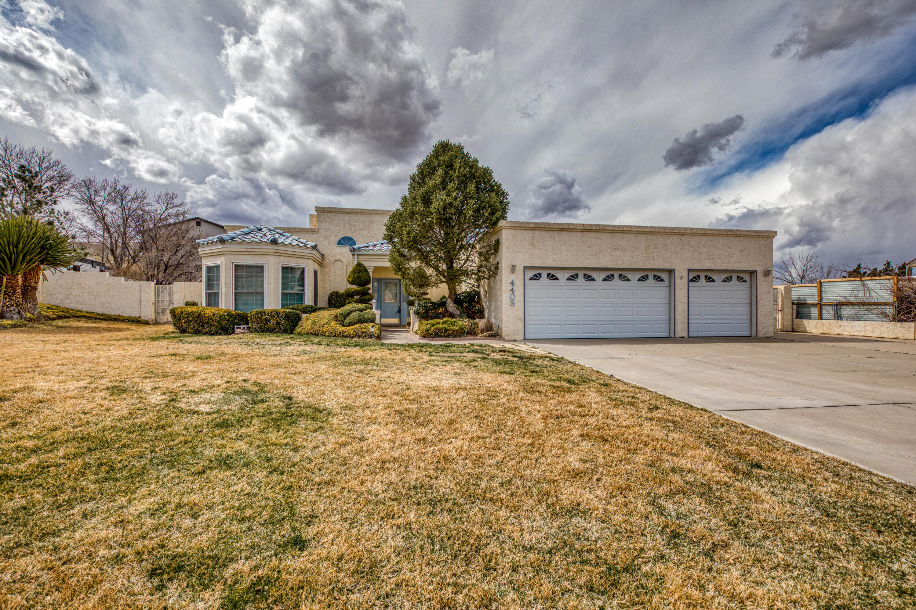 4405 SOMBRA Place NW