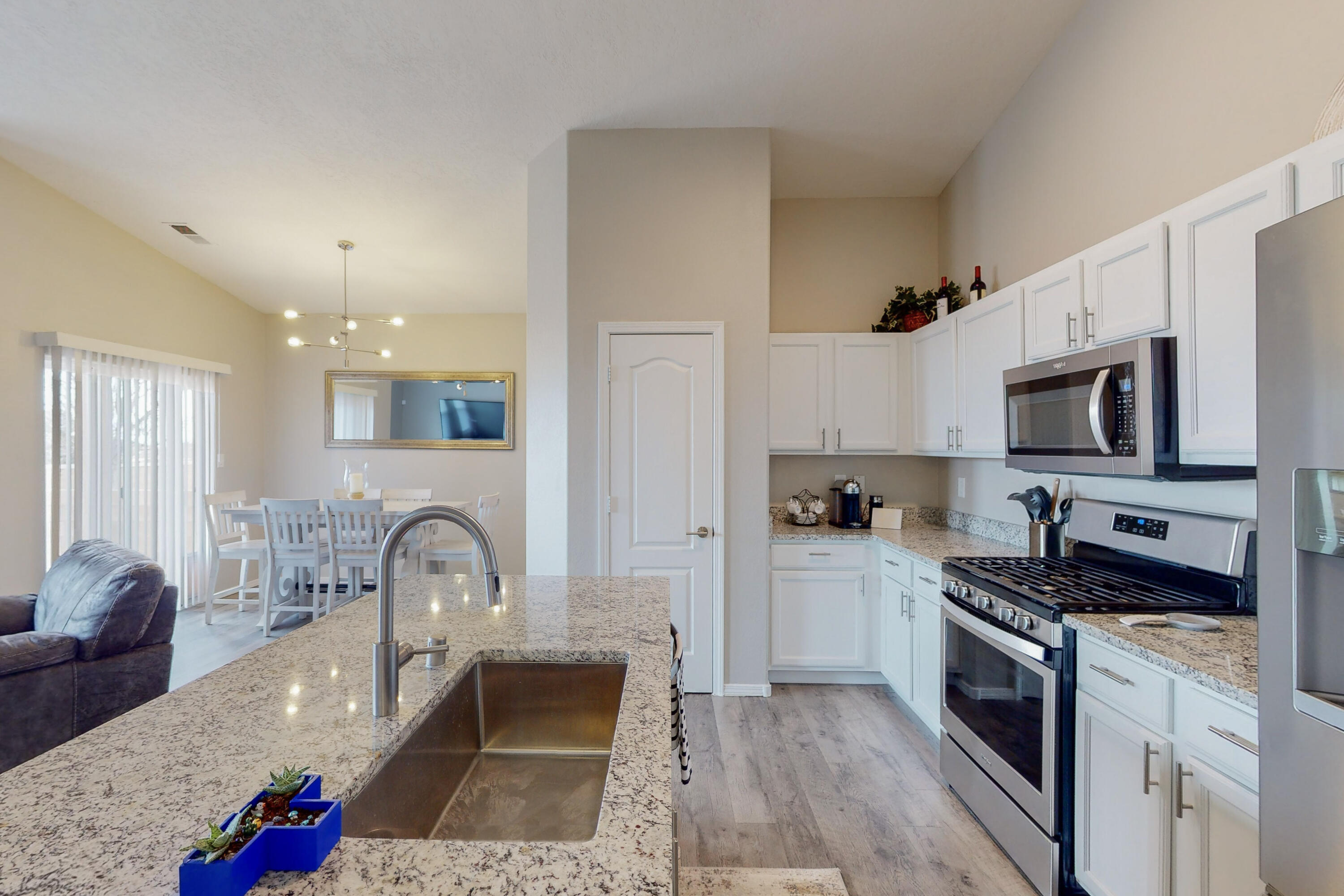 7215 WILLIAMSBURG Road NW