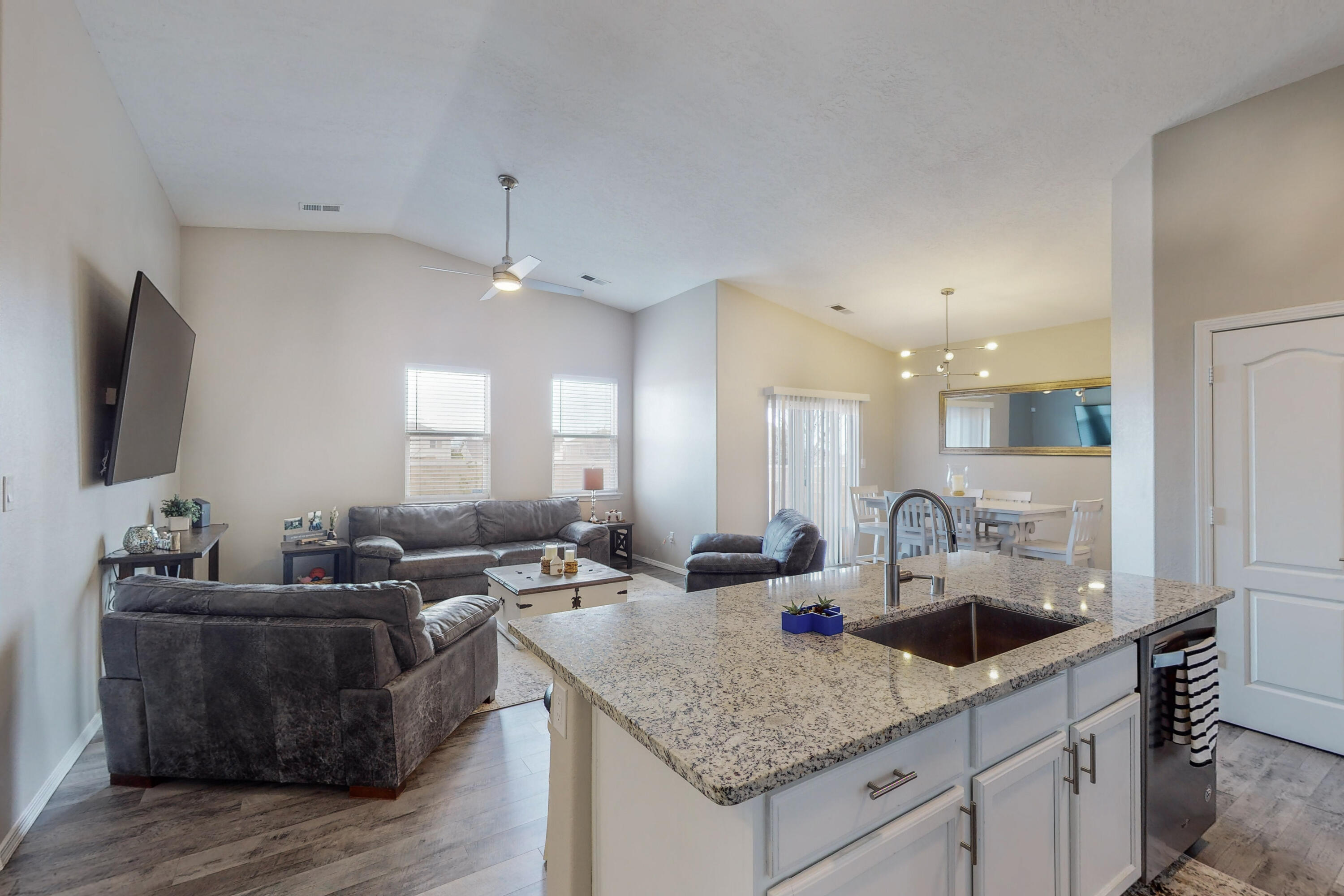 7215 WILLIAMSBURG Road NW