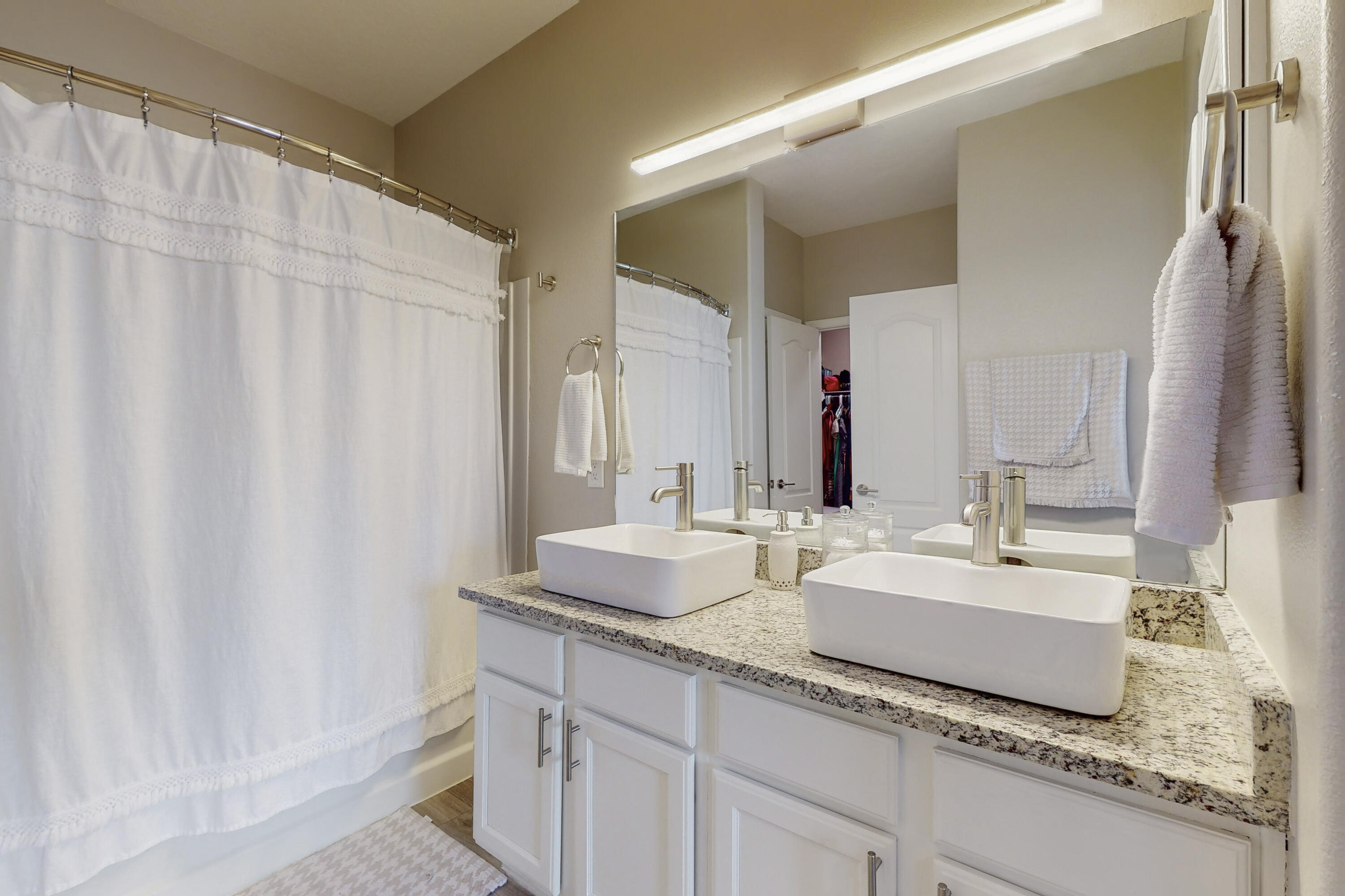 7215 WILLIAMSBURG Road NW