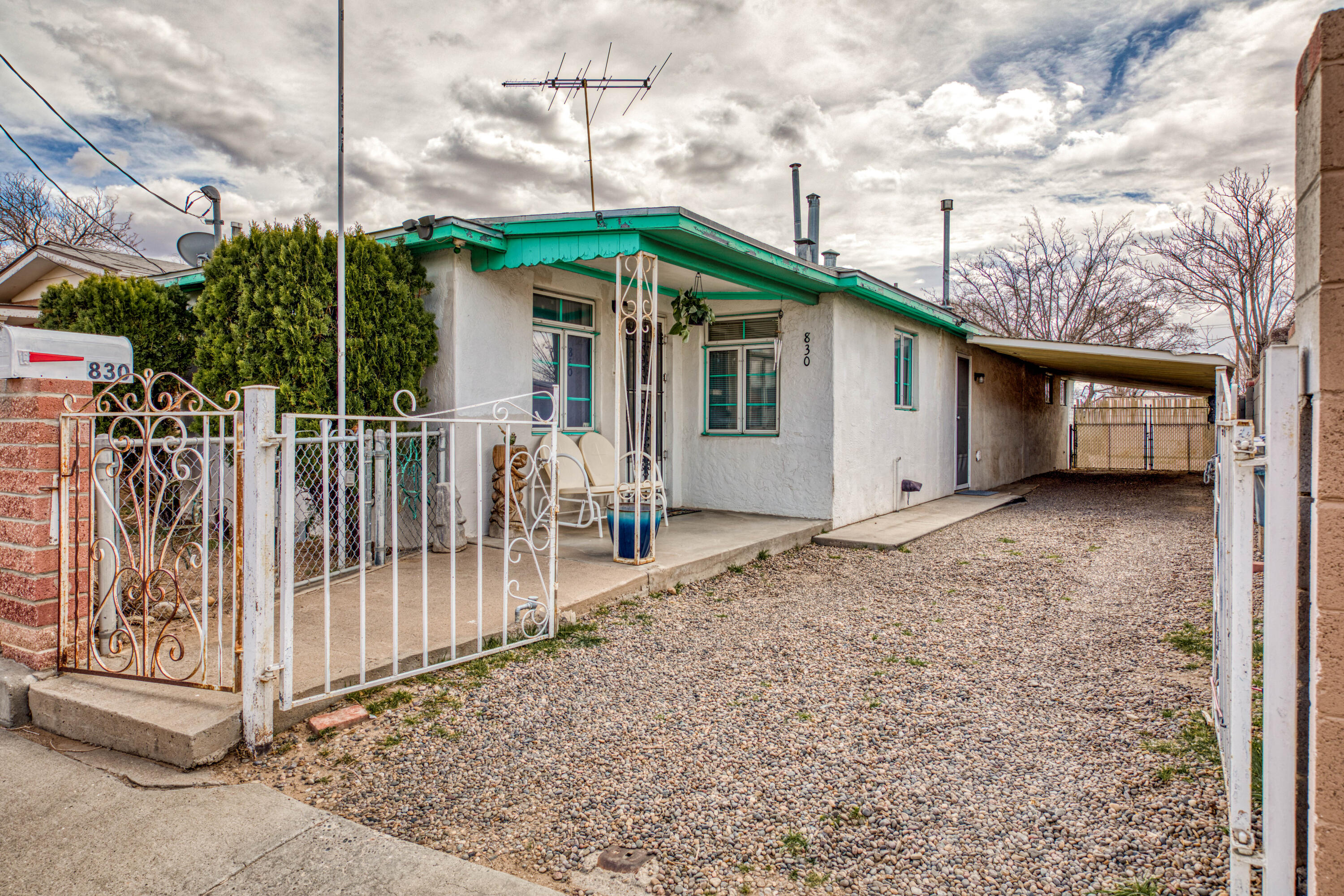 830 Apache Avenue NW