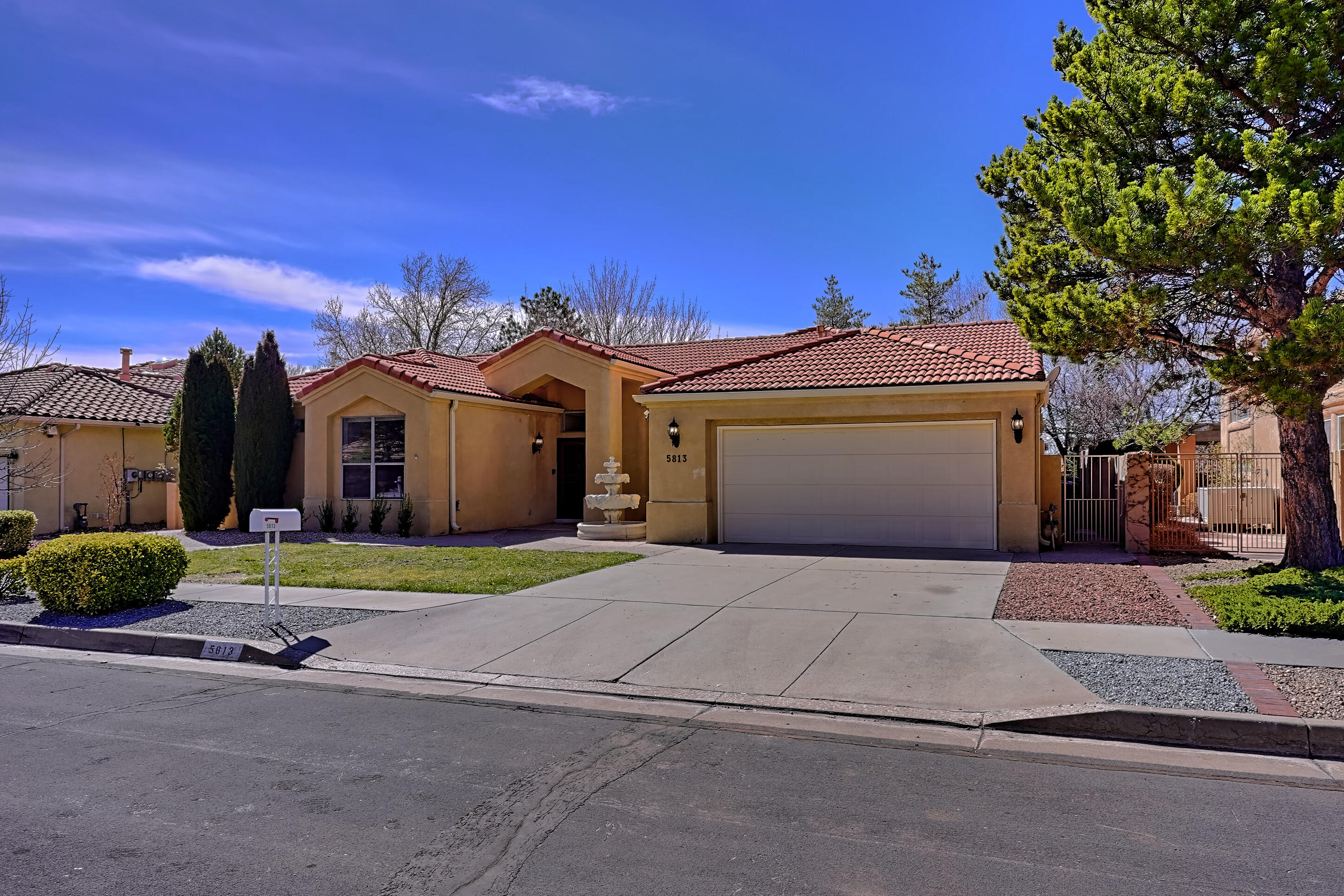5813 Mimosa Place NE