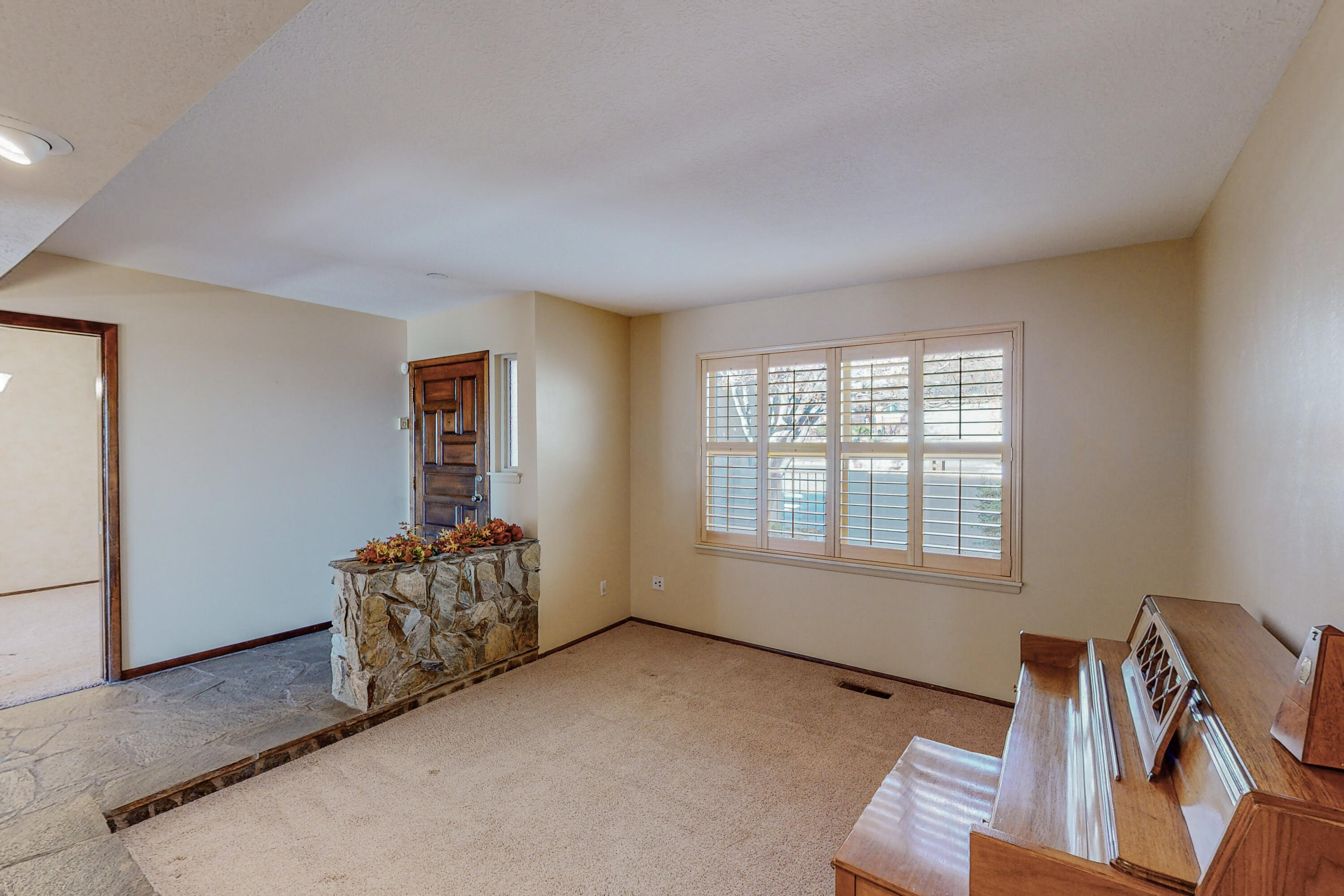 4101 Camino De La Sierra NE