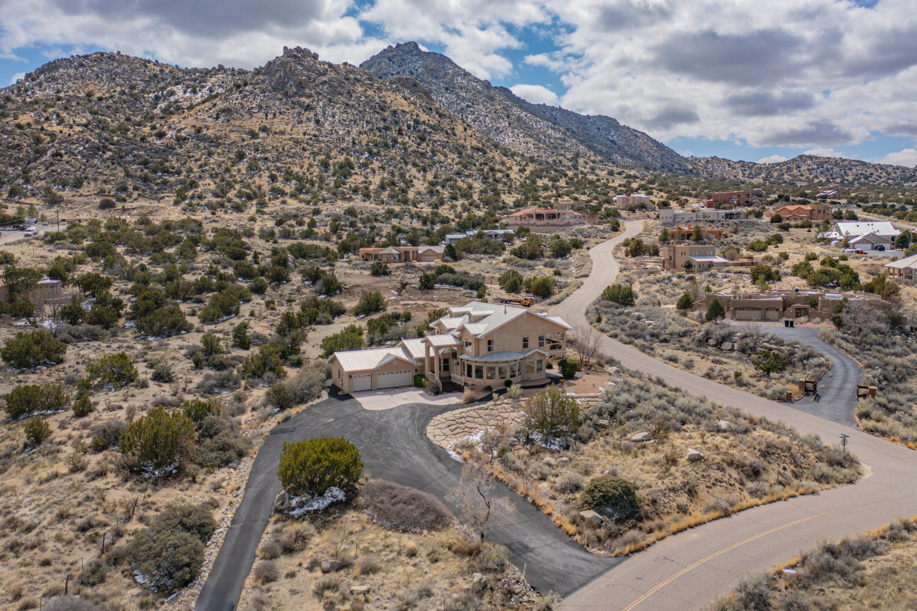 18 Desert Mountain Road SE