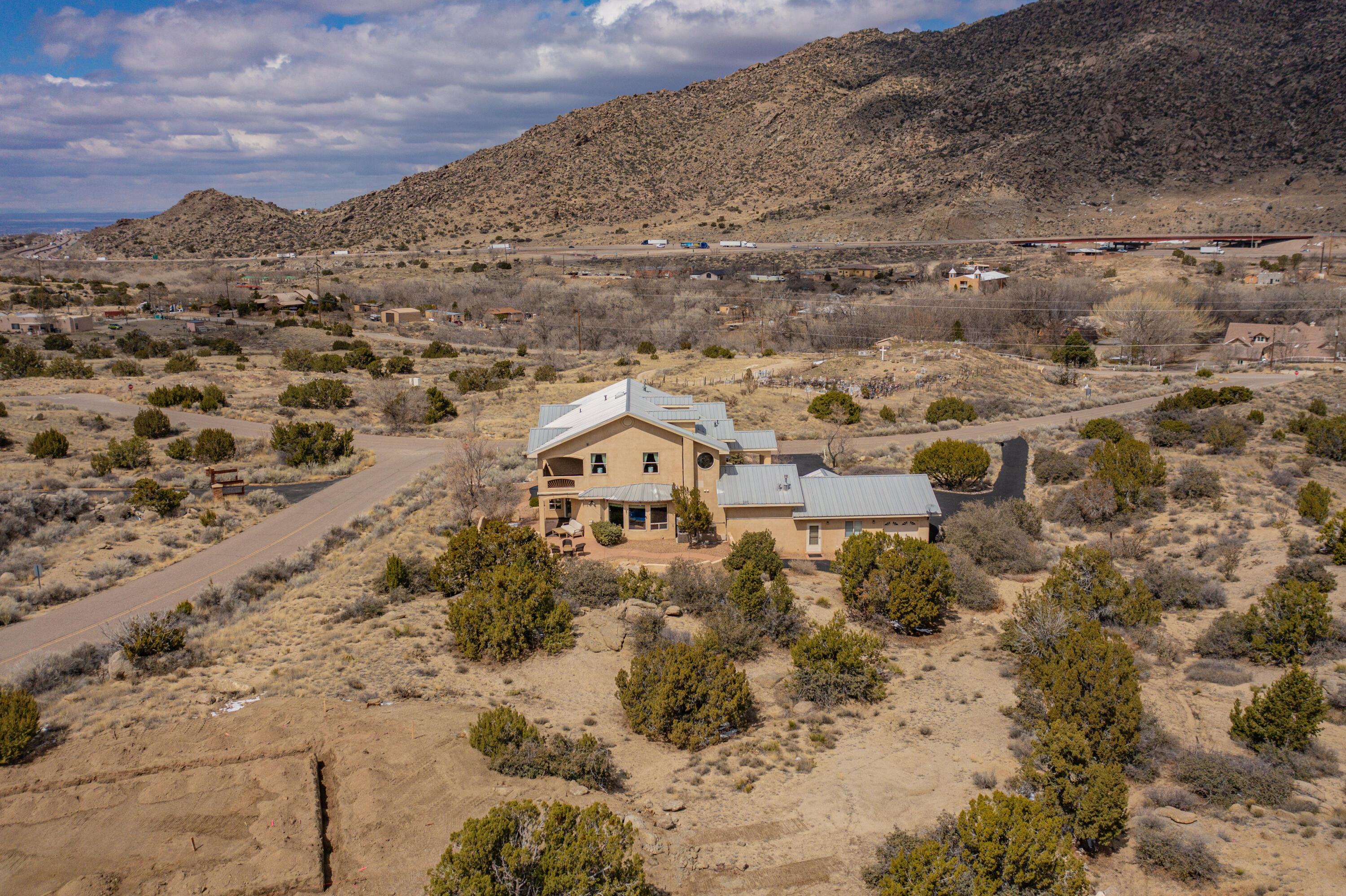 18 Desert Mountain Road SE