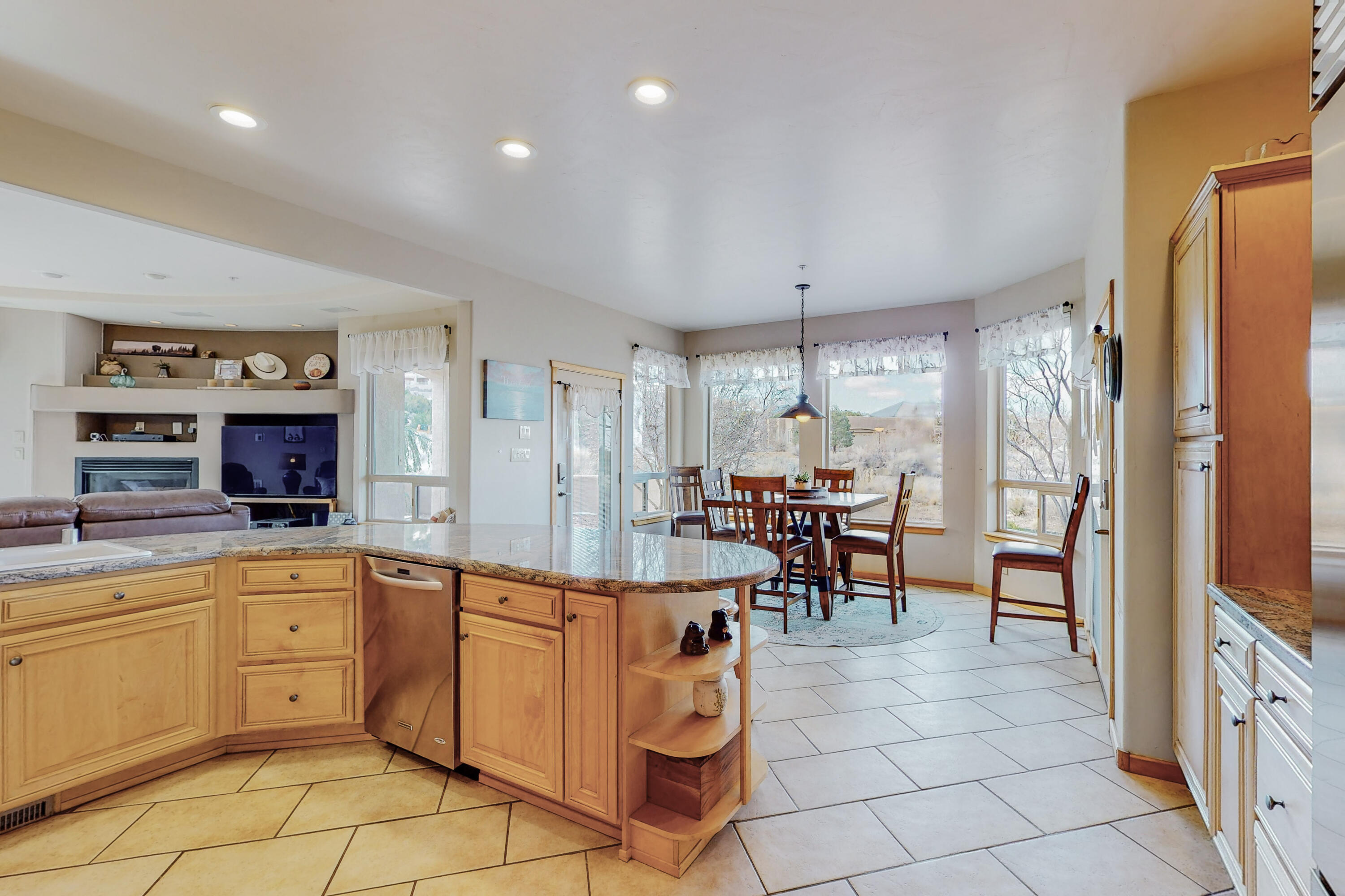 18 Desert Mountain Road SE