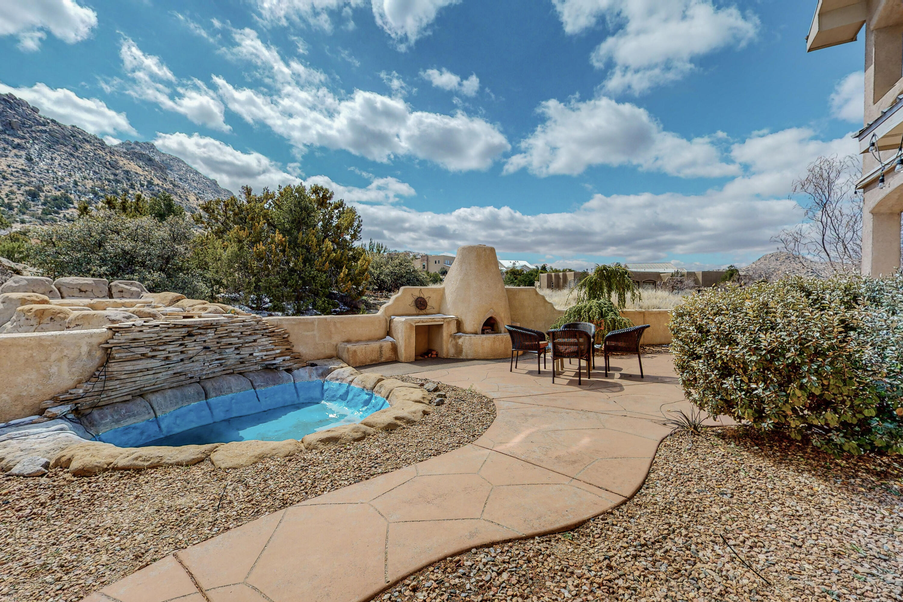 18 Desert Mountain Road SE