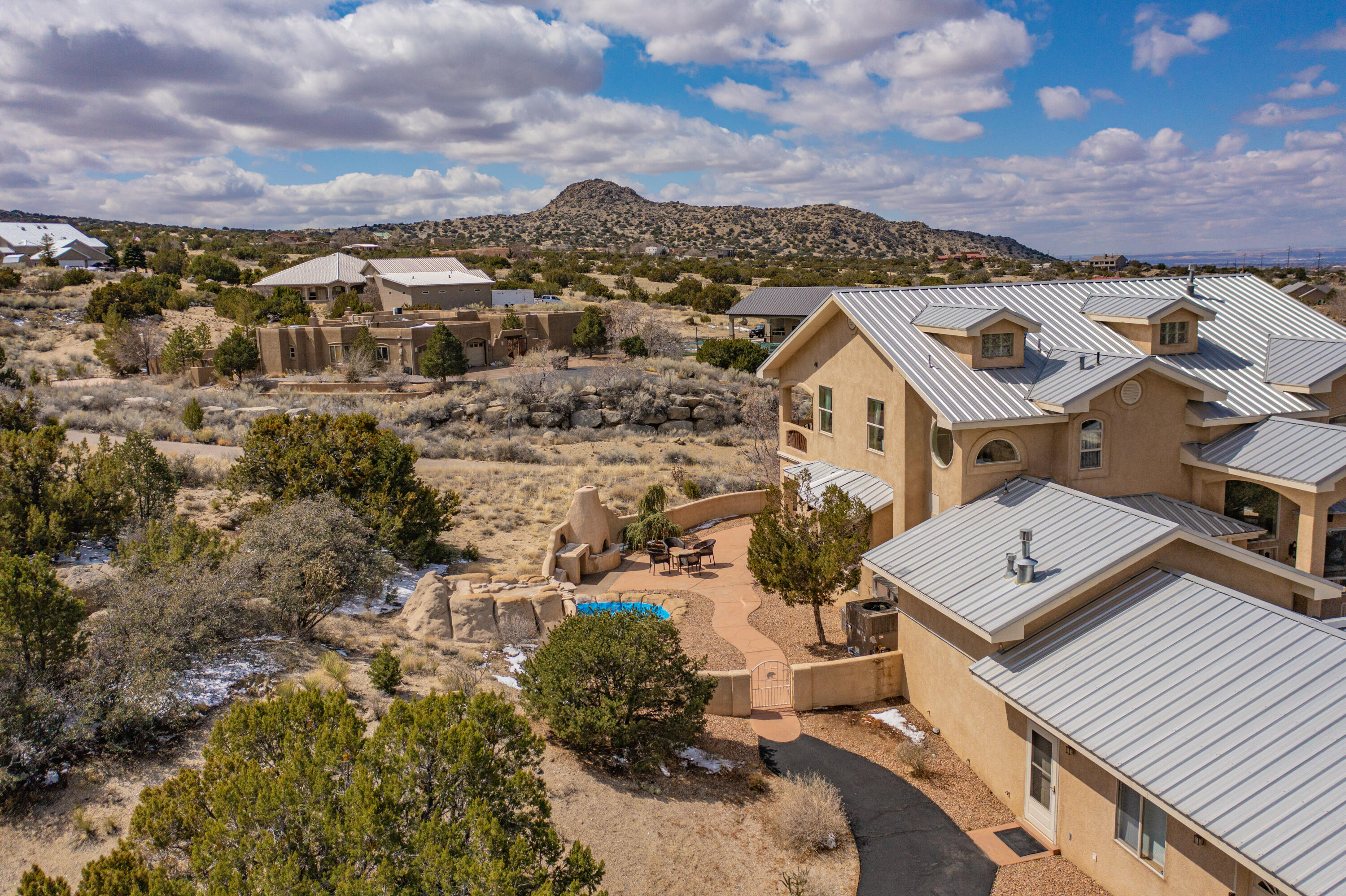 18 Desert Mountain Road SE