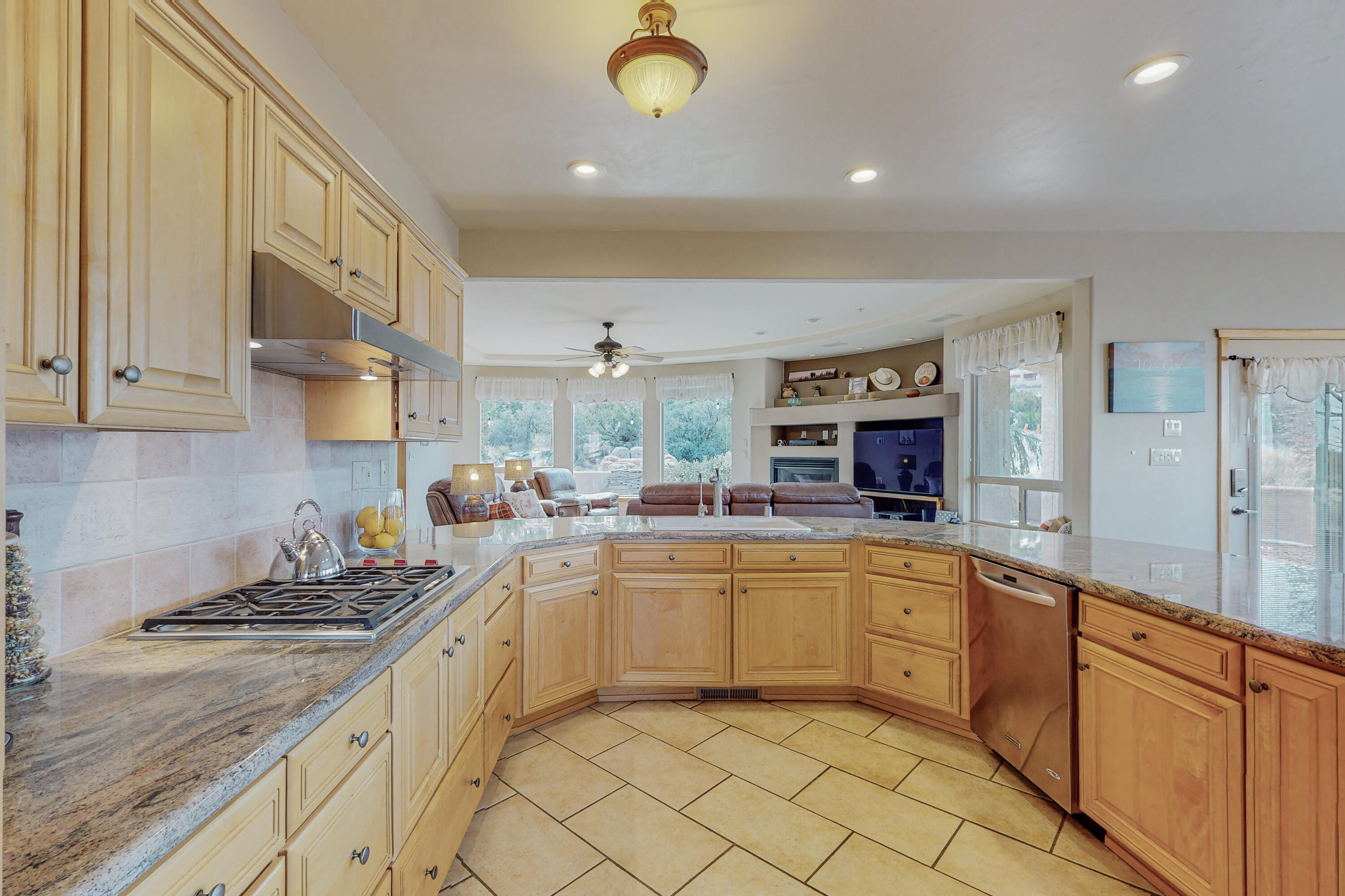 18 Desert Mountain Road SE