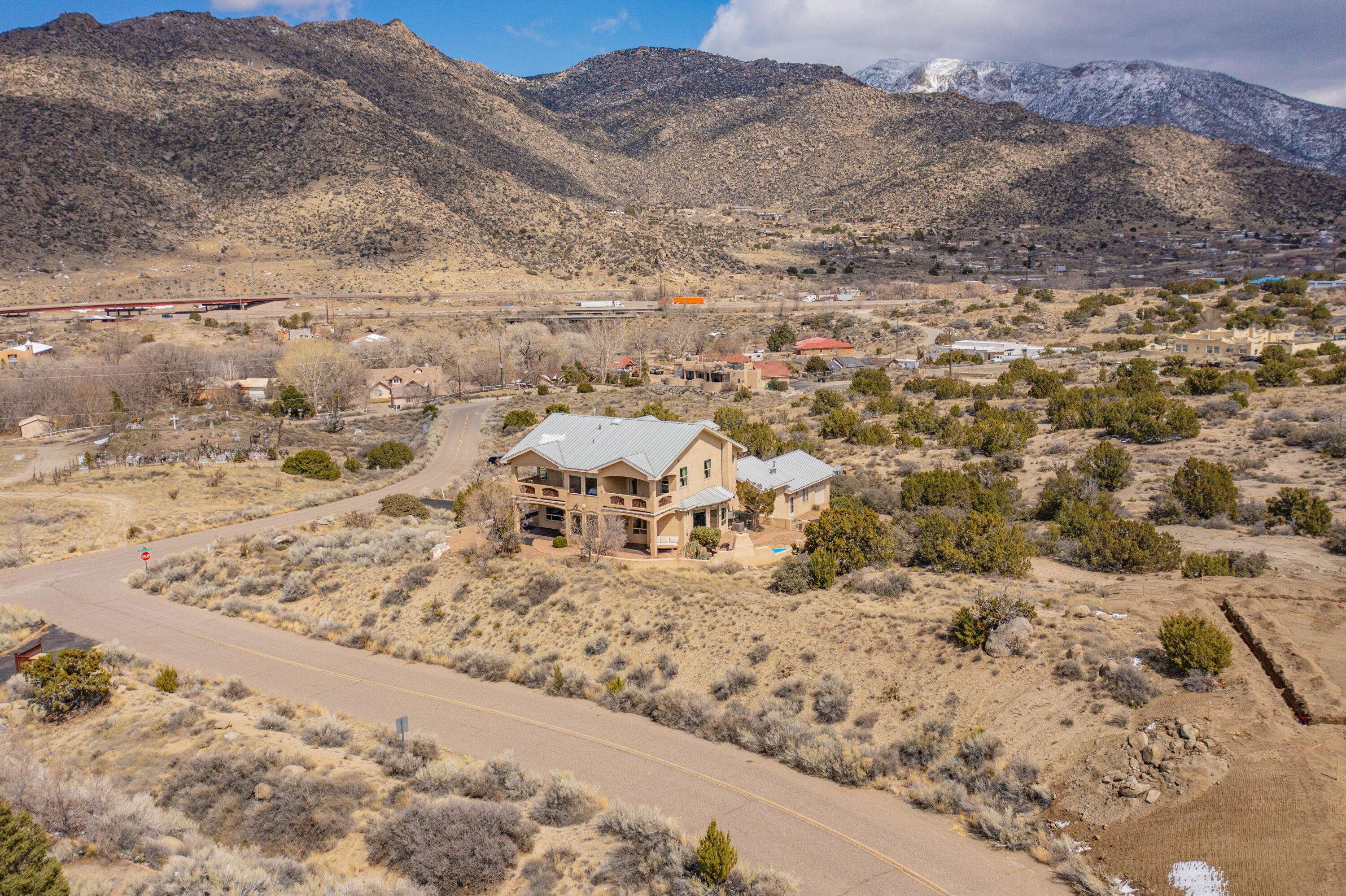 18 Desert Mountain Road SE
