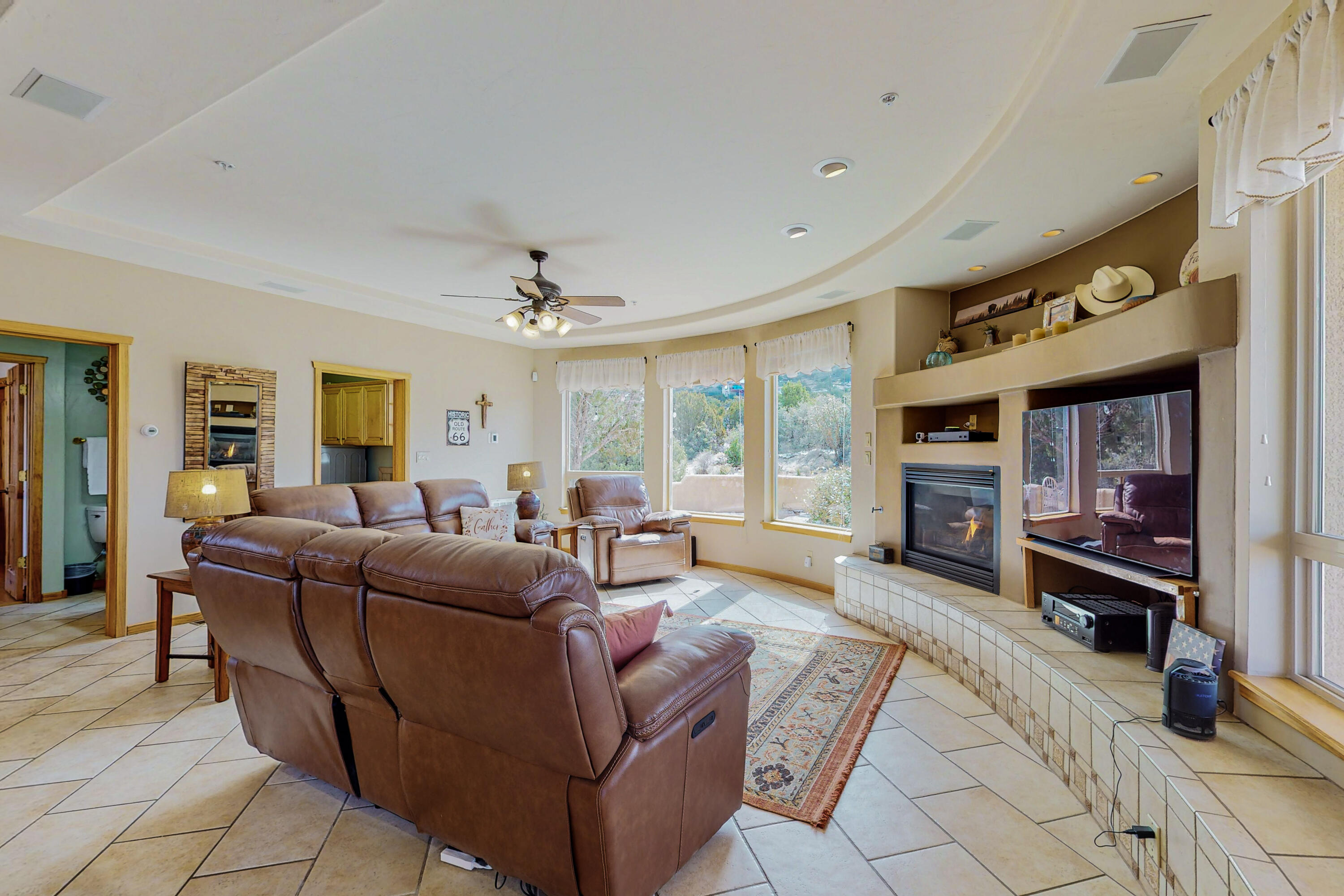18 Desert Mountain Road SE