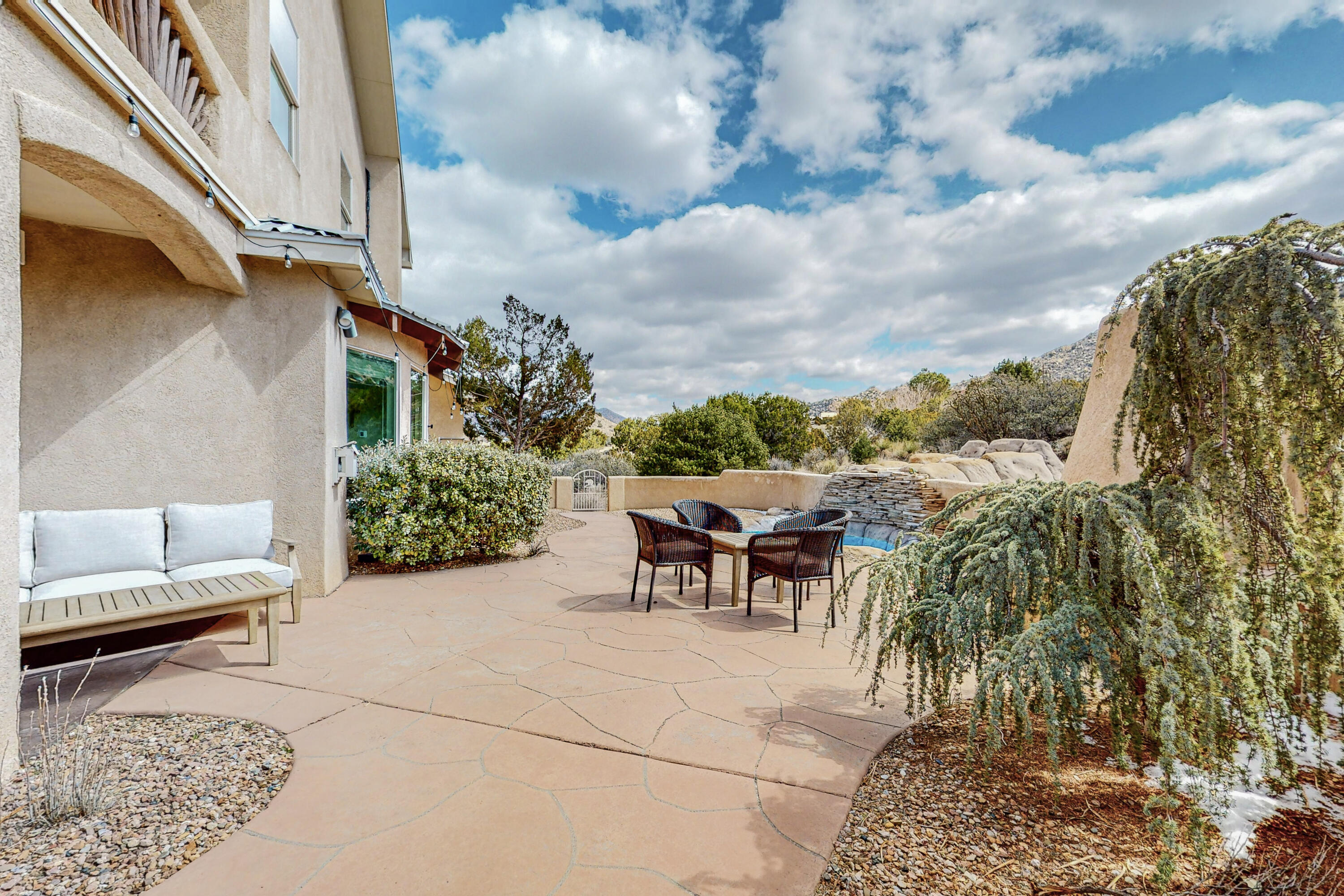 18 Desert Mountain Road SE