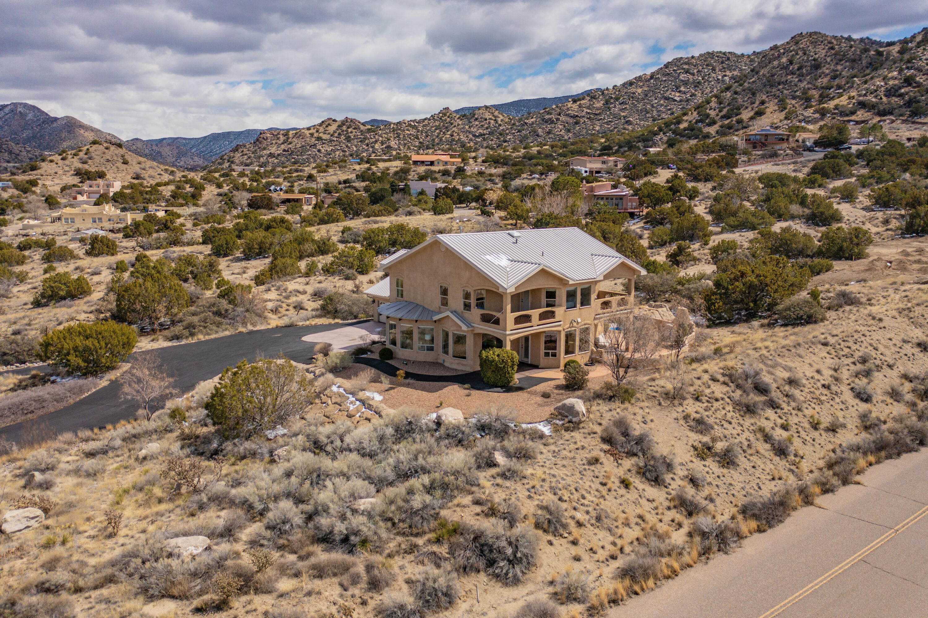 18 Desert Mountain Road SE