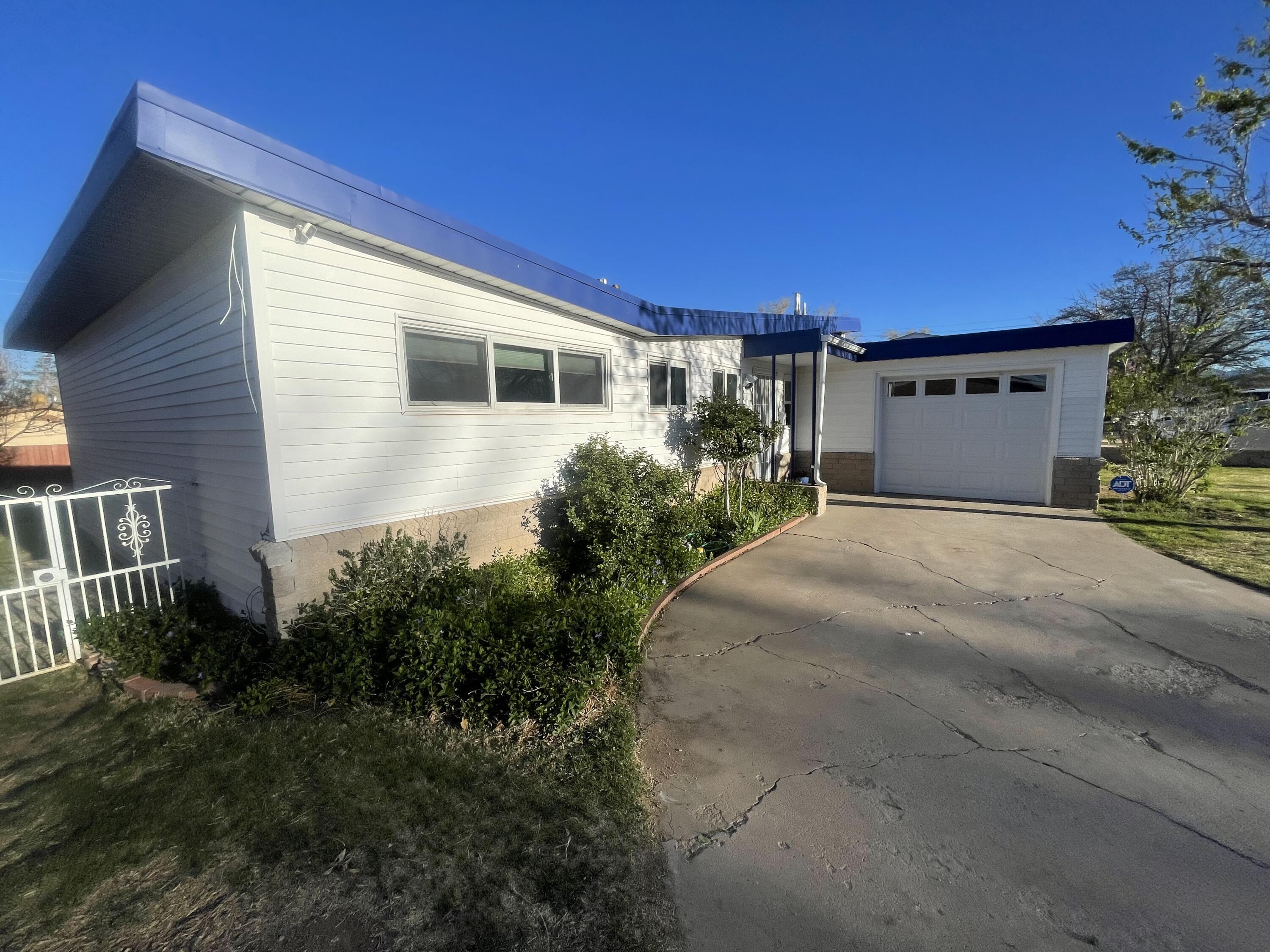 10523 Princess Jeanne Avenue NE