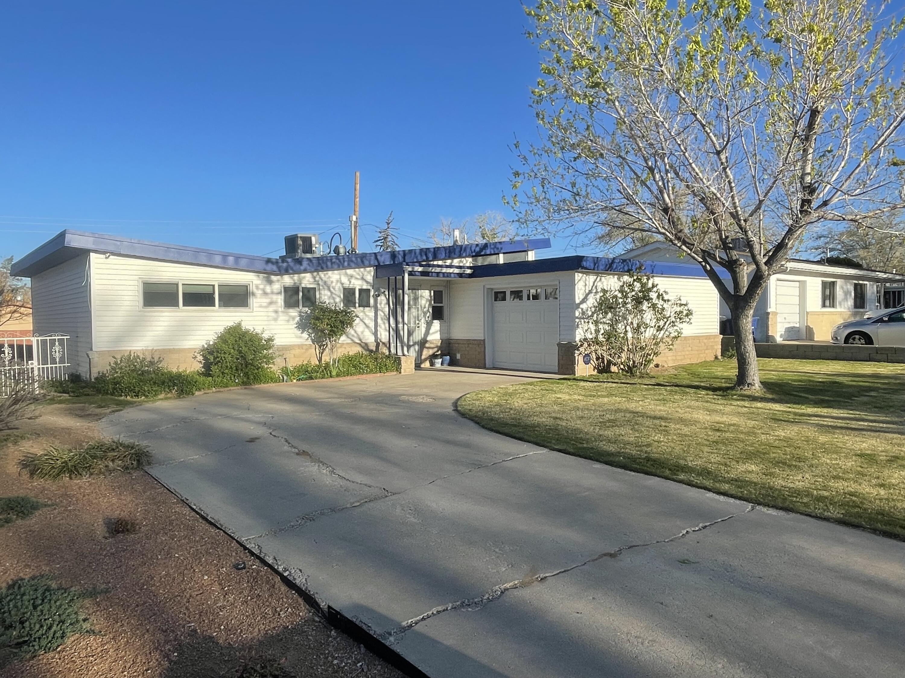 10523 Princess Jeanne Avenue NE