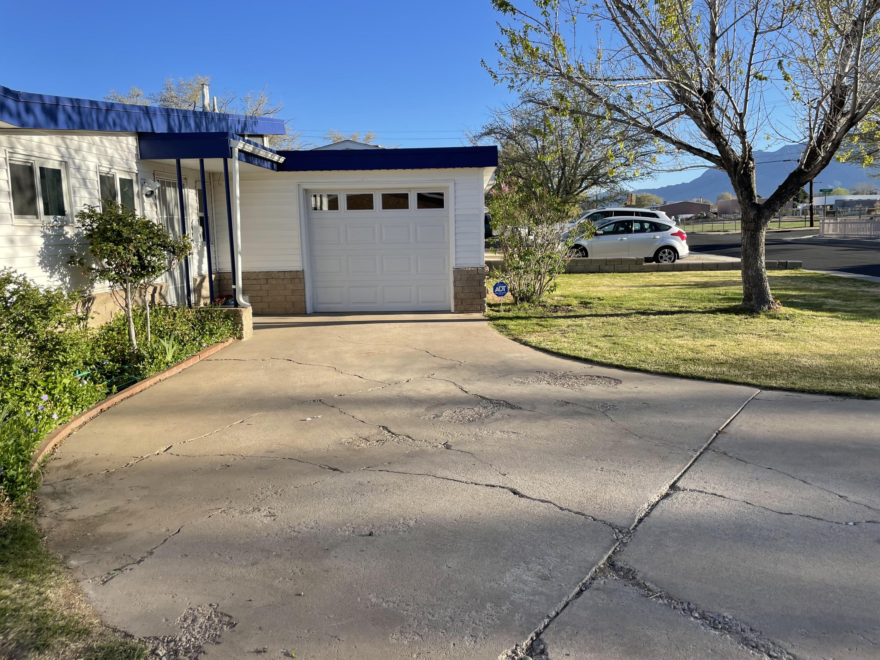 10523 Princess Jeanne Avenue NE