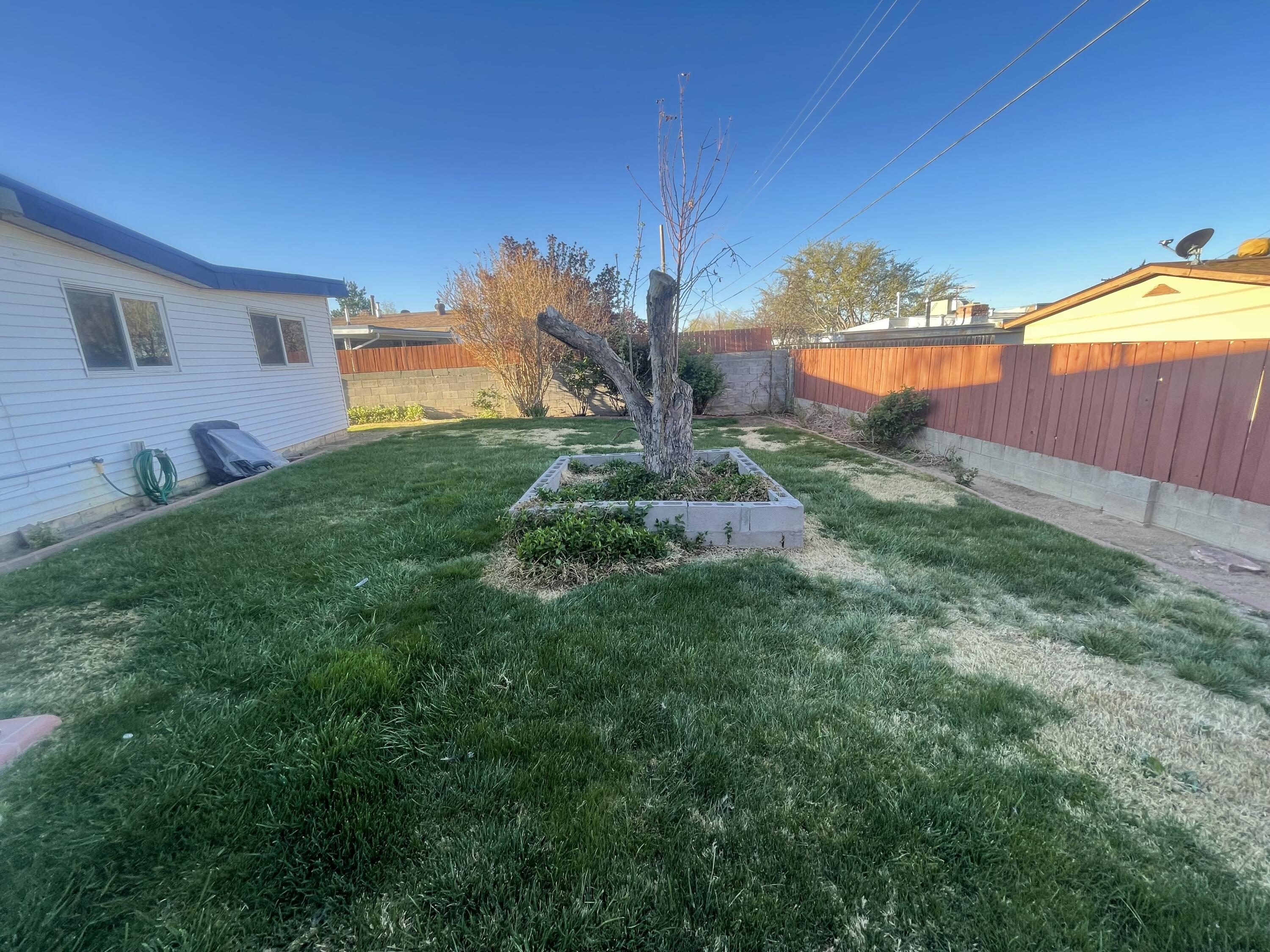 10523 Princess Jeanne Avenue NE