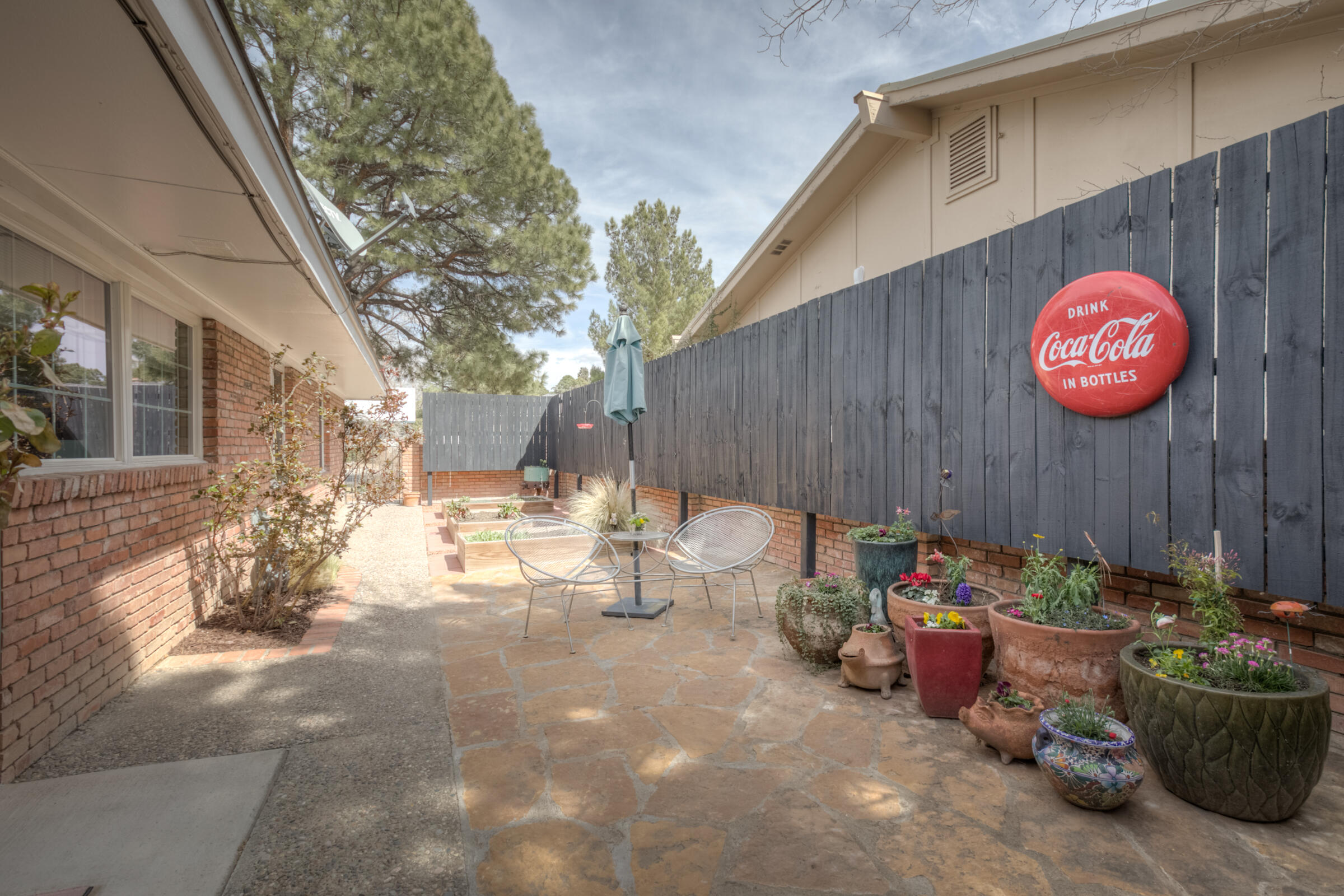 1437 Aliso Drive NE