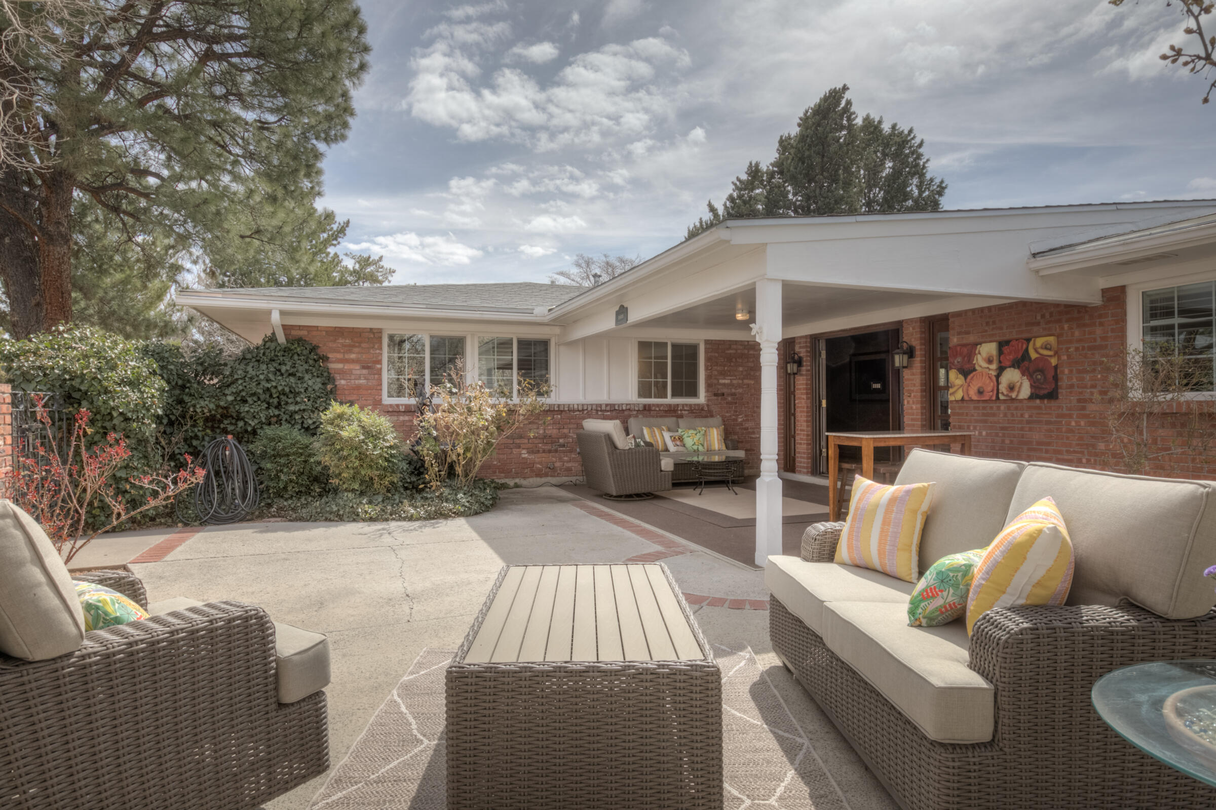 1437 Aliso Drive NE