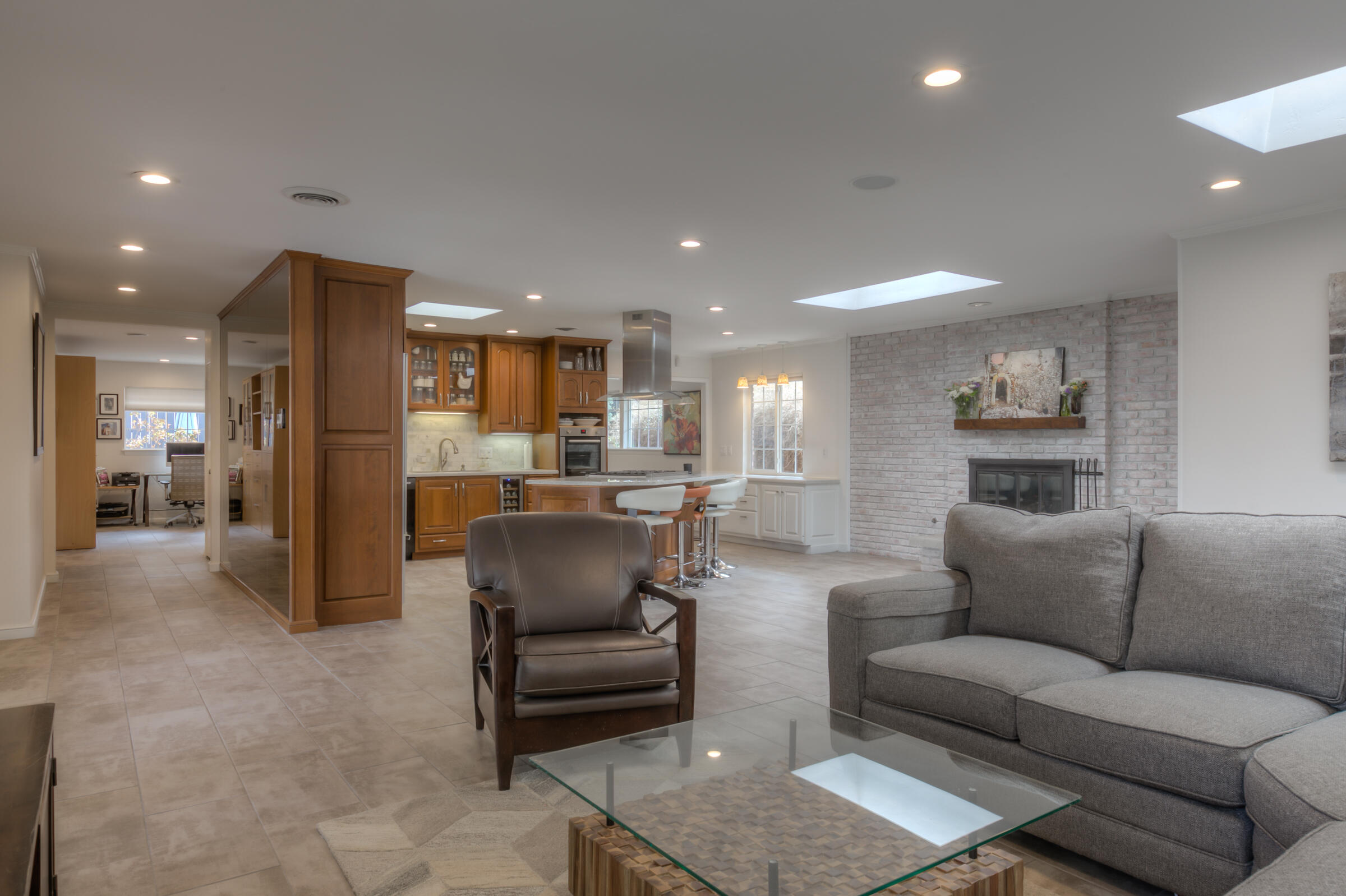 1437 Aliso Drive NE