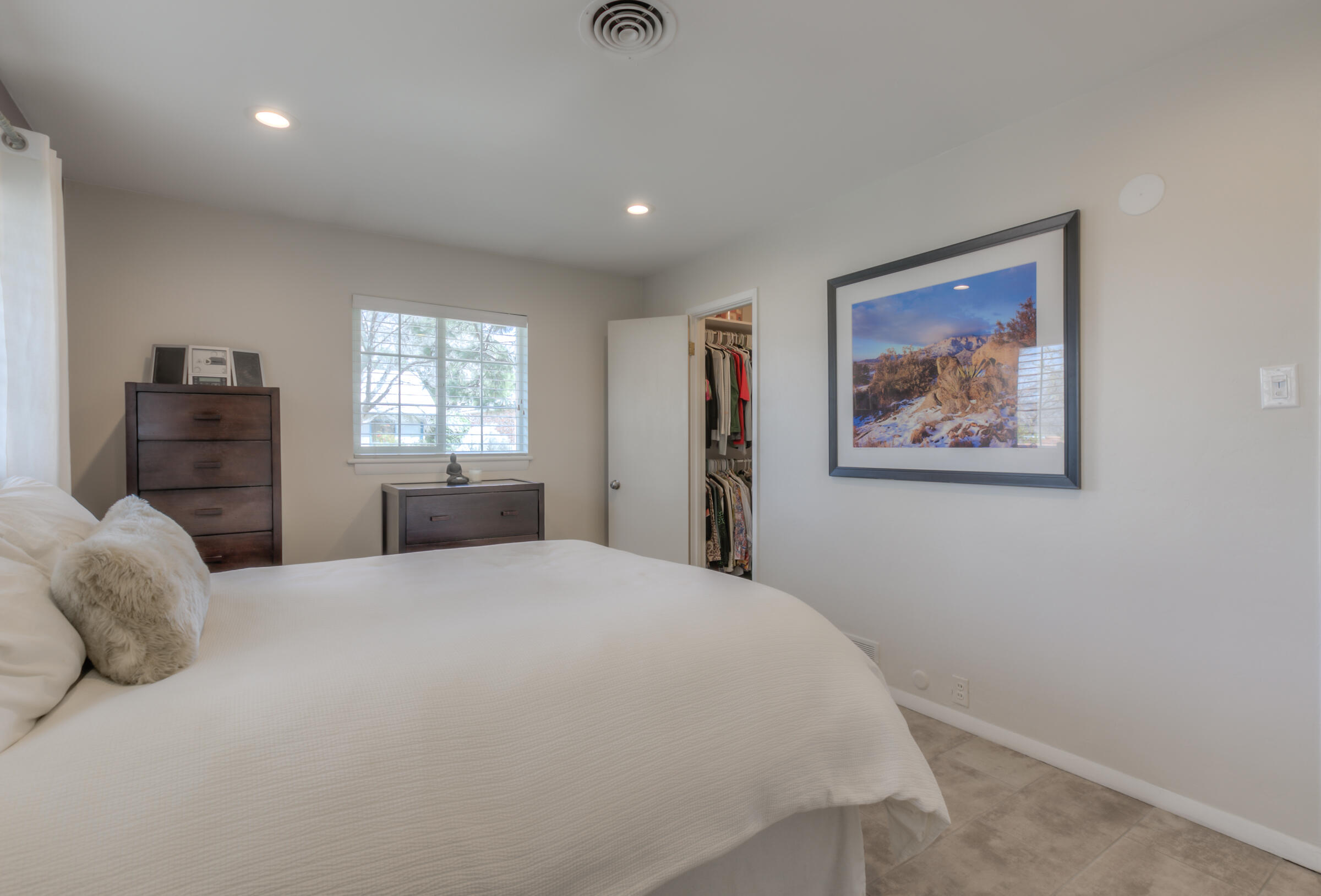 1437 Aliso Drive NE
