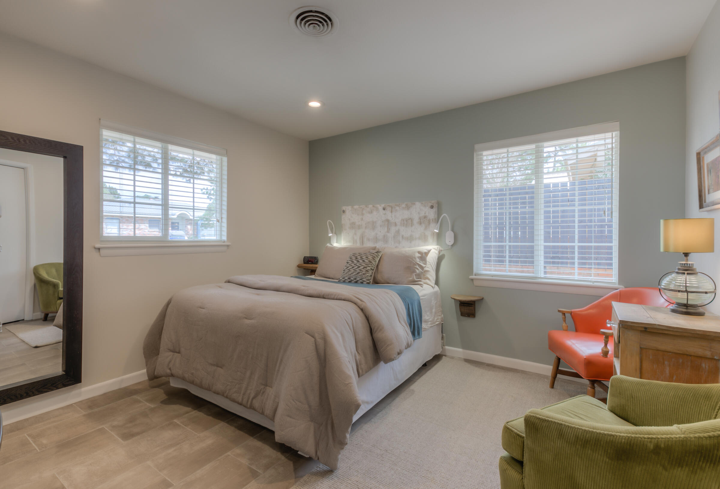 1437 Aliso Drive NE
