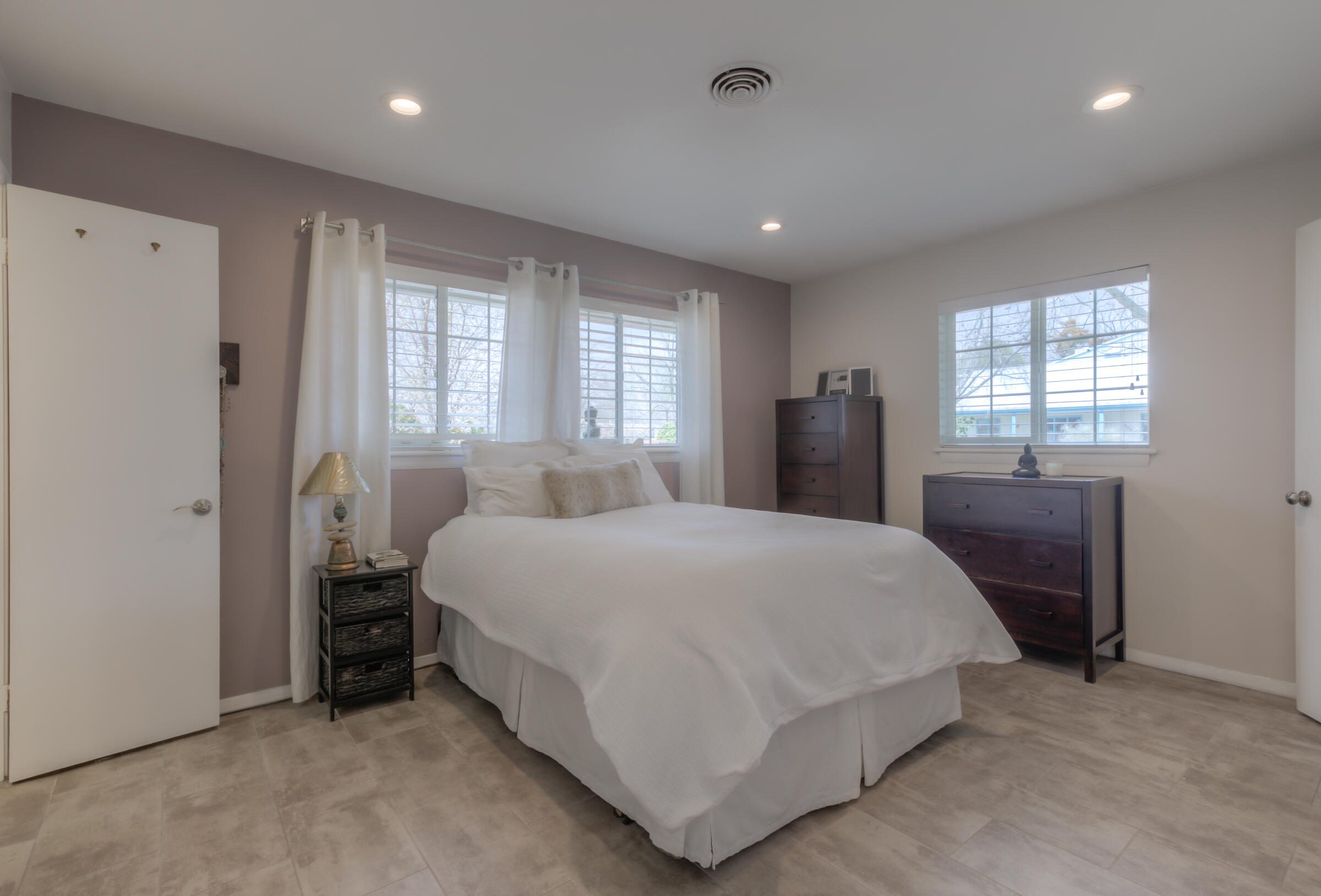1437 Aliso Drive NE