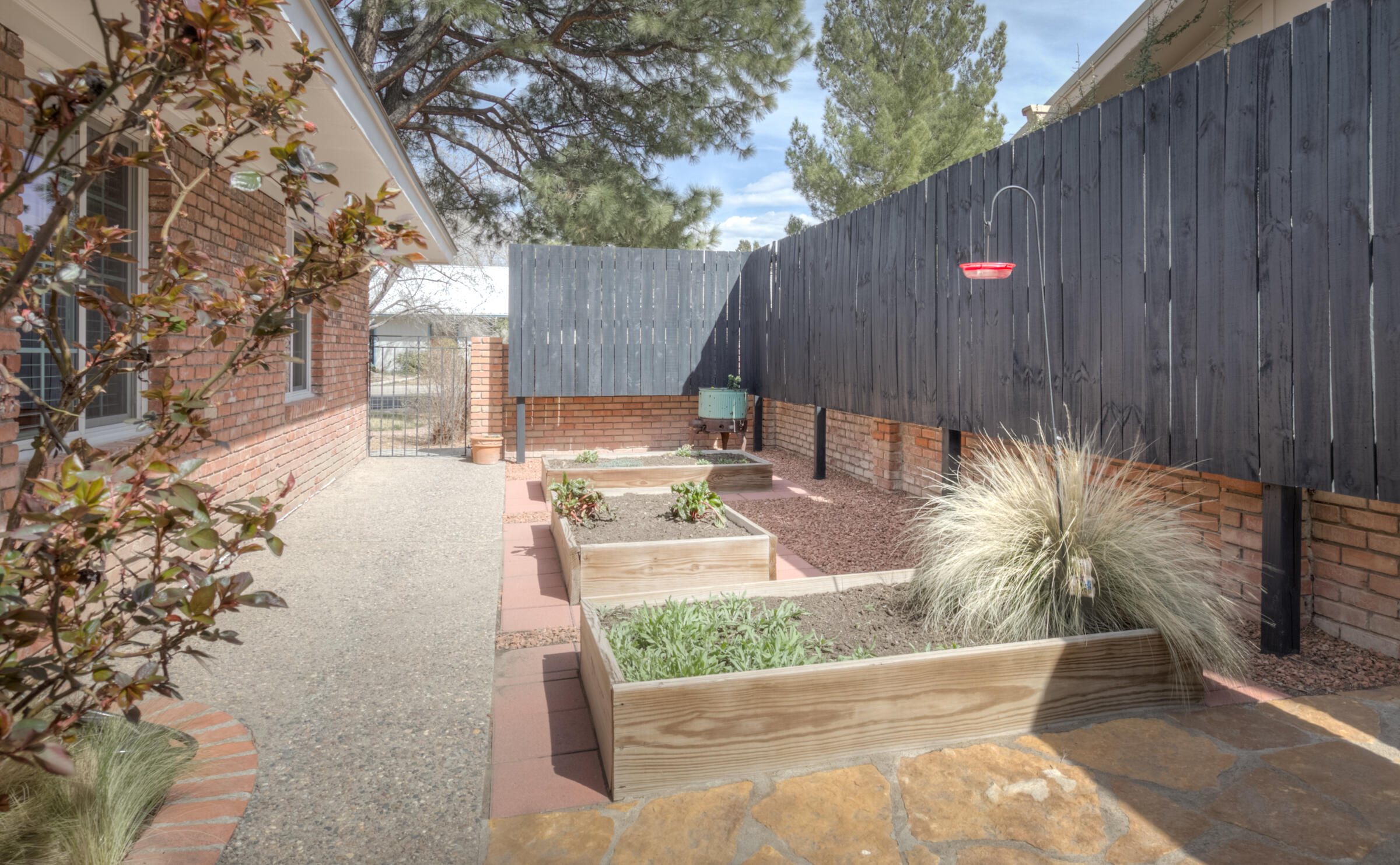 1437 Aliso Drive NE