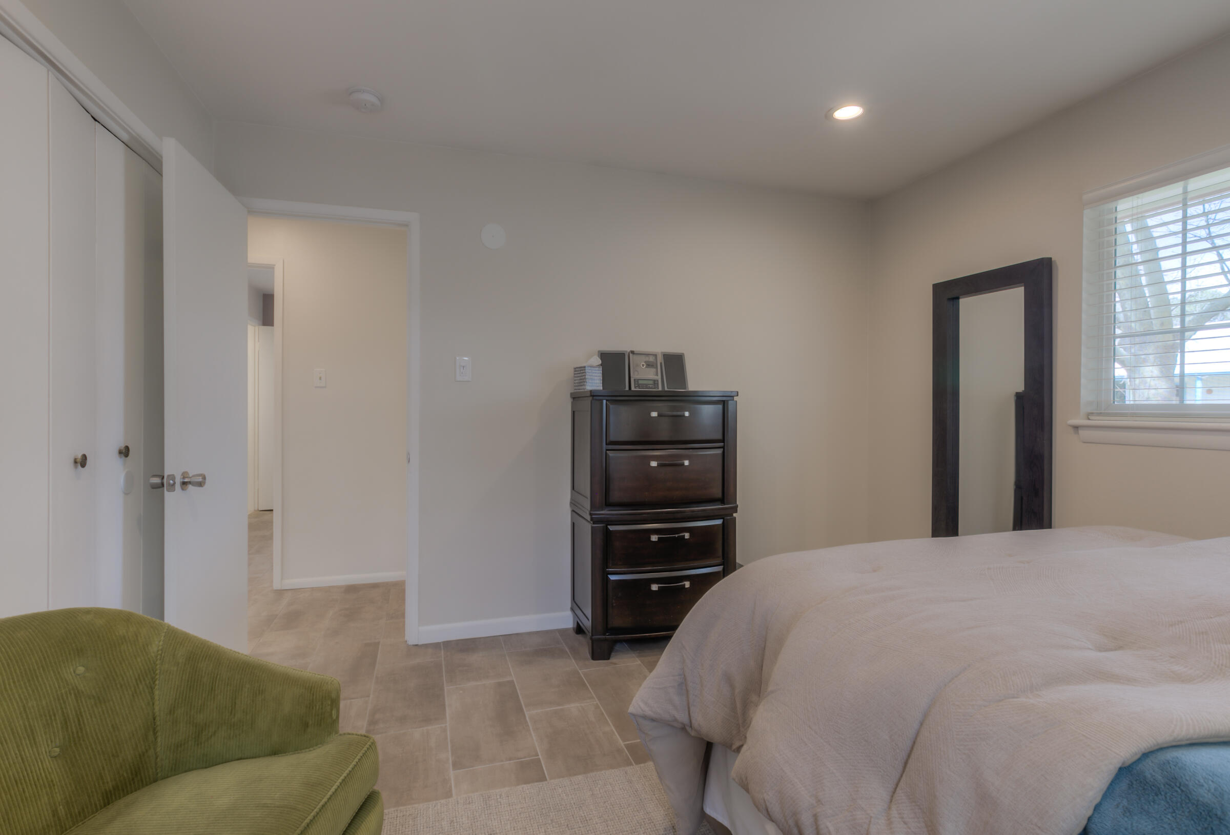 1437 Aliso Drive NE