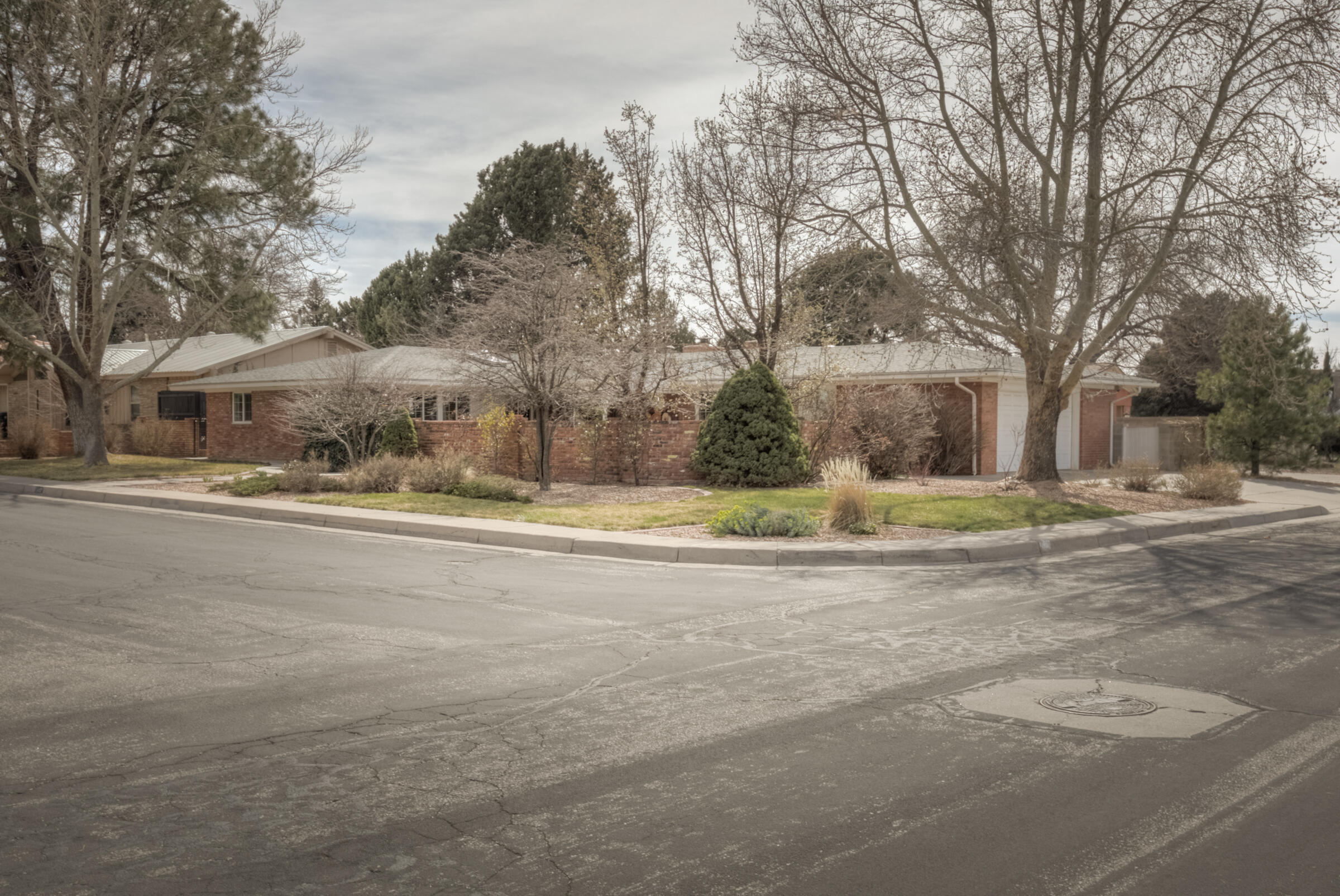 1437 Aliso Drive NE
