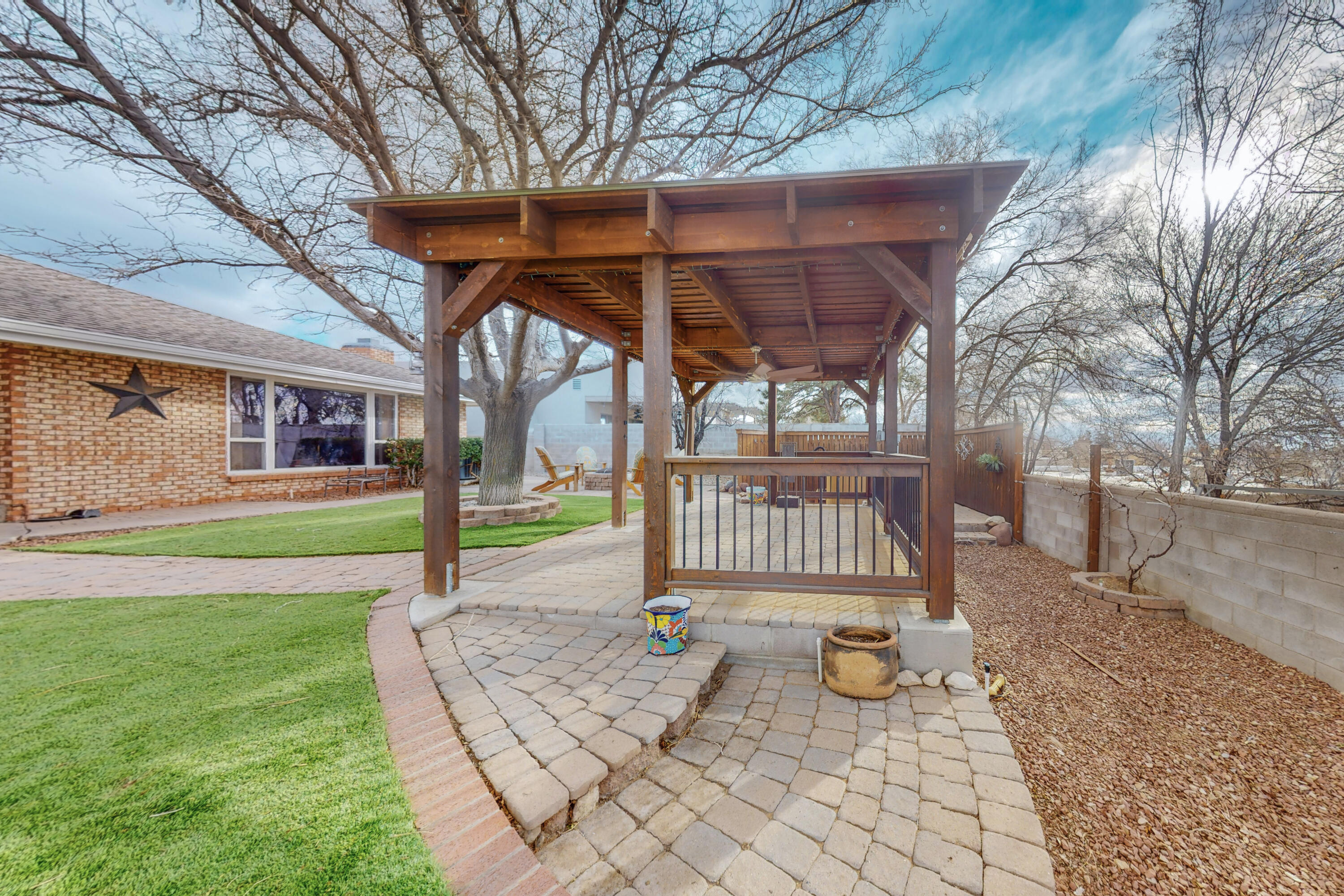 2833 Palo Alto Drive NE