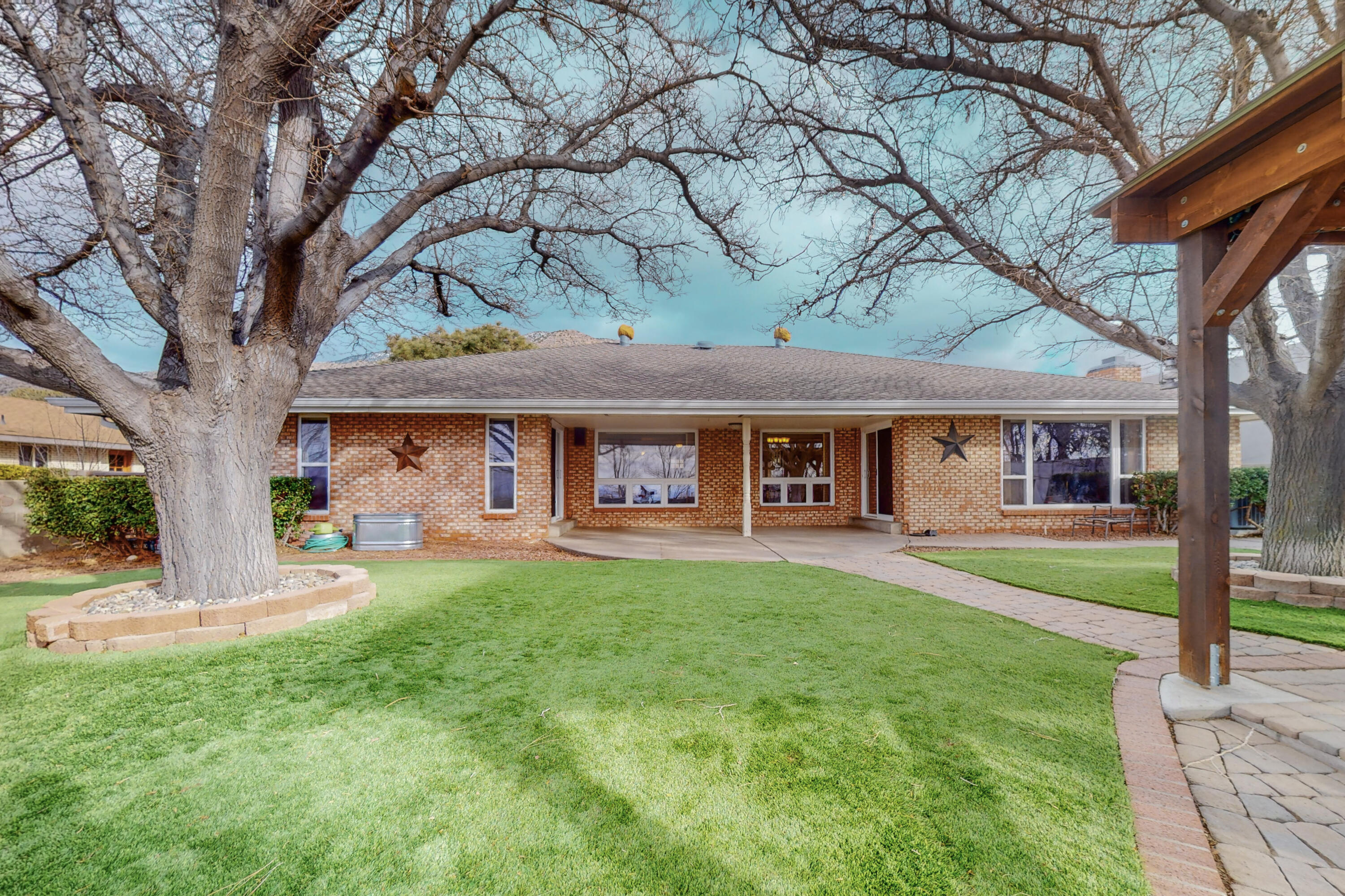 2833 Palo Alto Drive NE