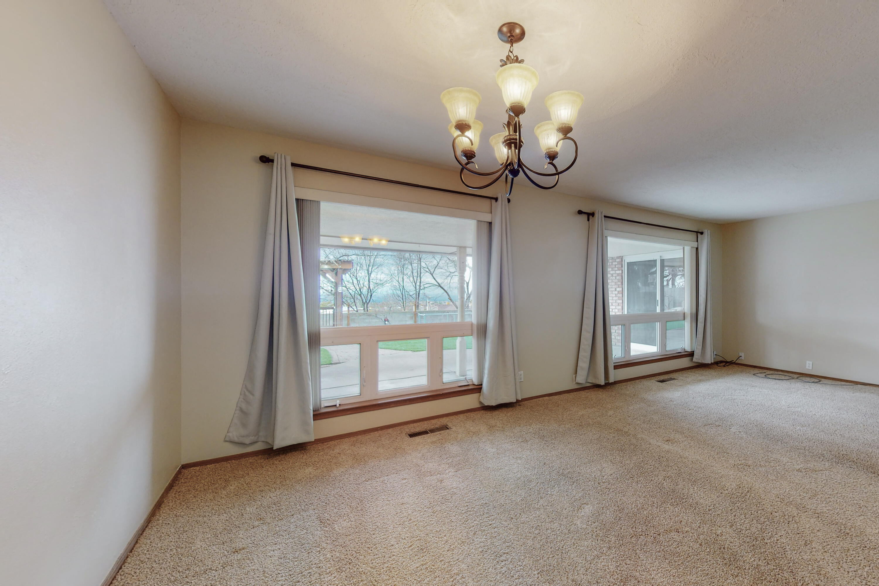 2833 Palo Alto Drive NE