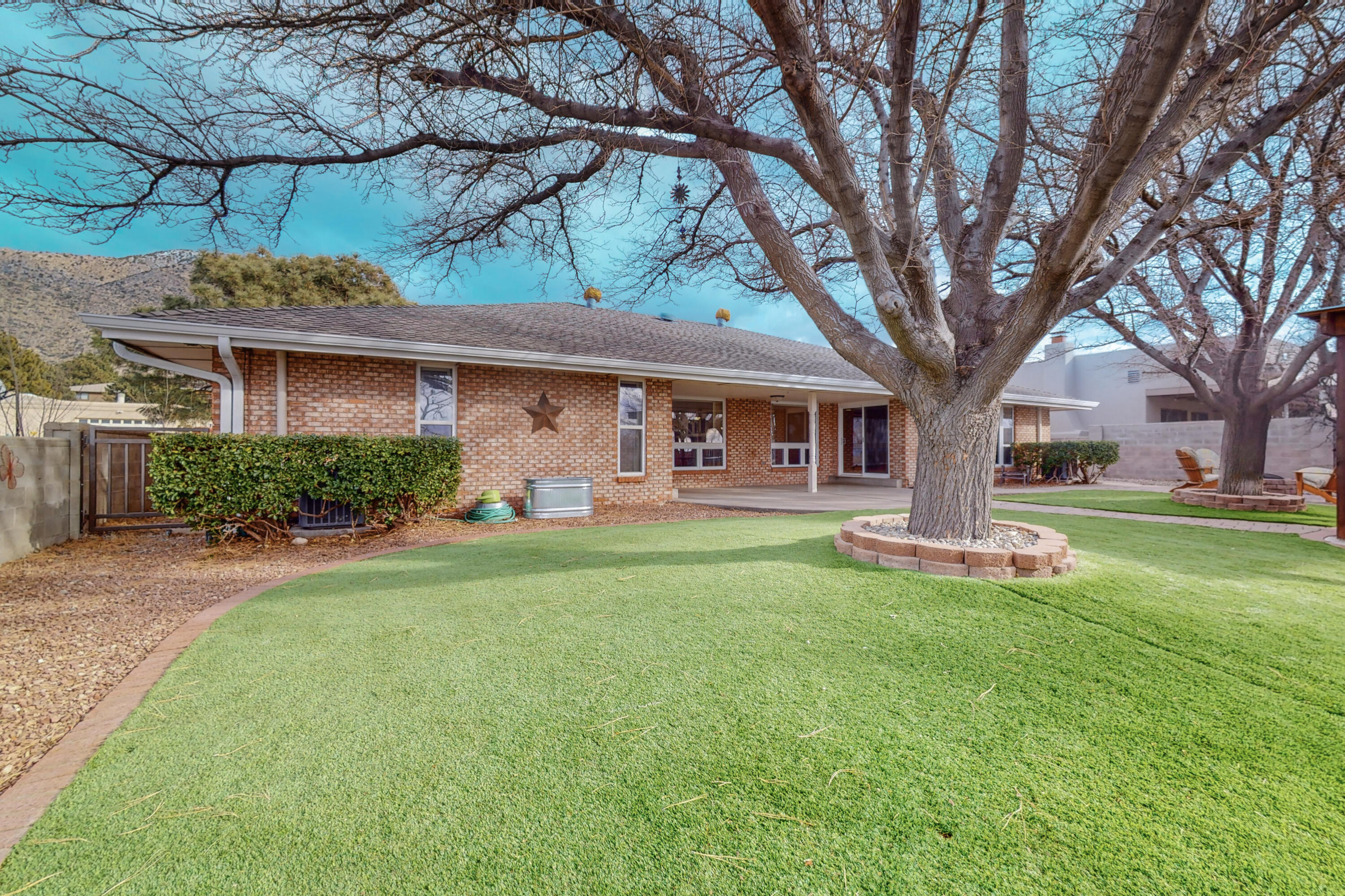 2833 Palo Alto Drive NE