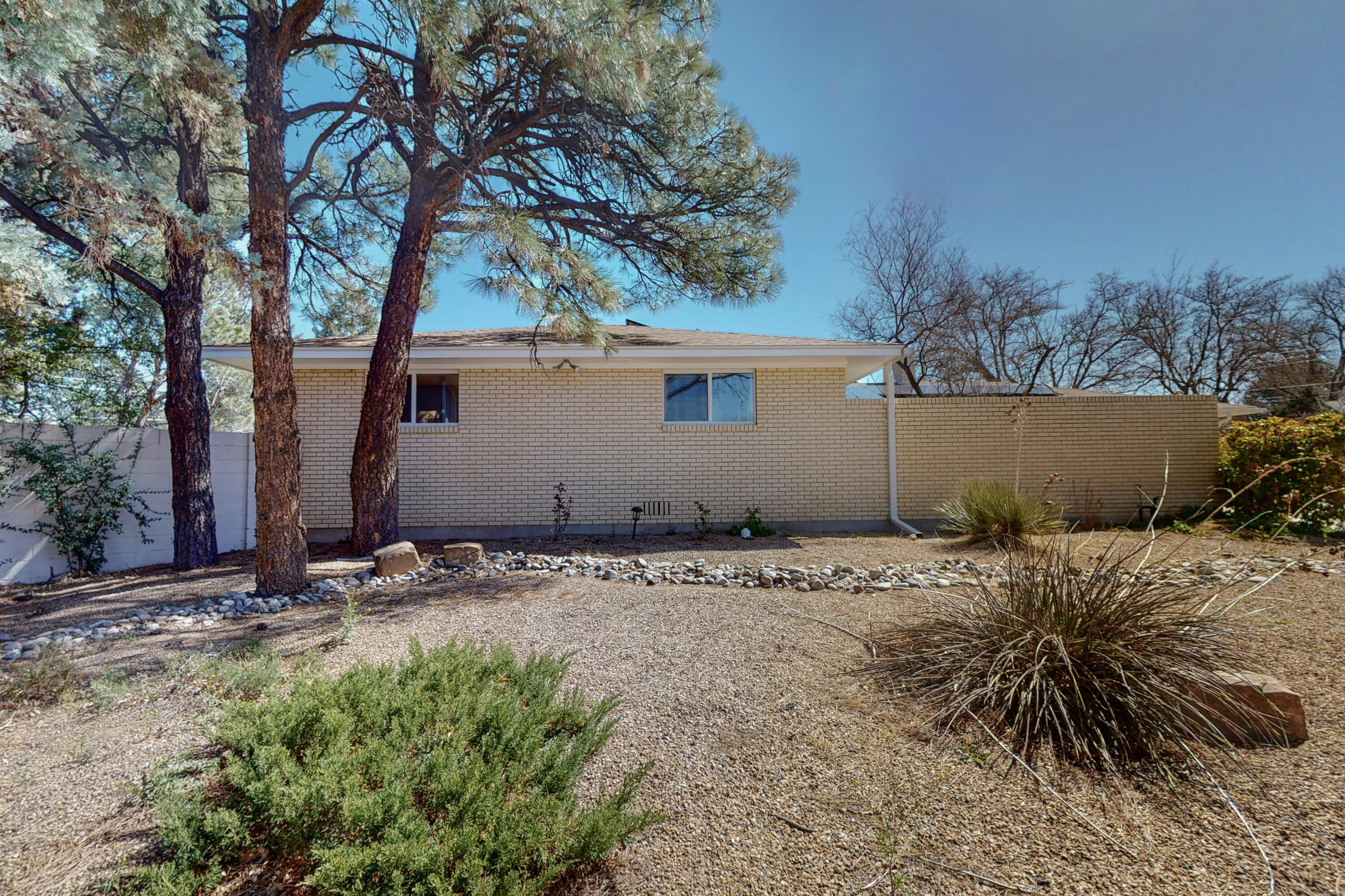 3318 Rhode Island Drive NE