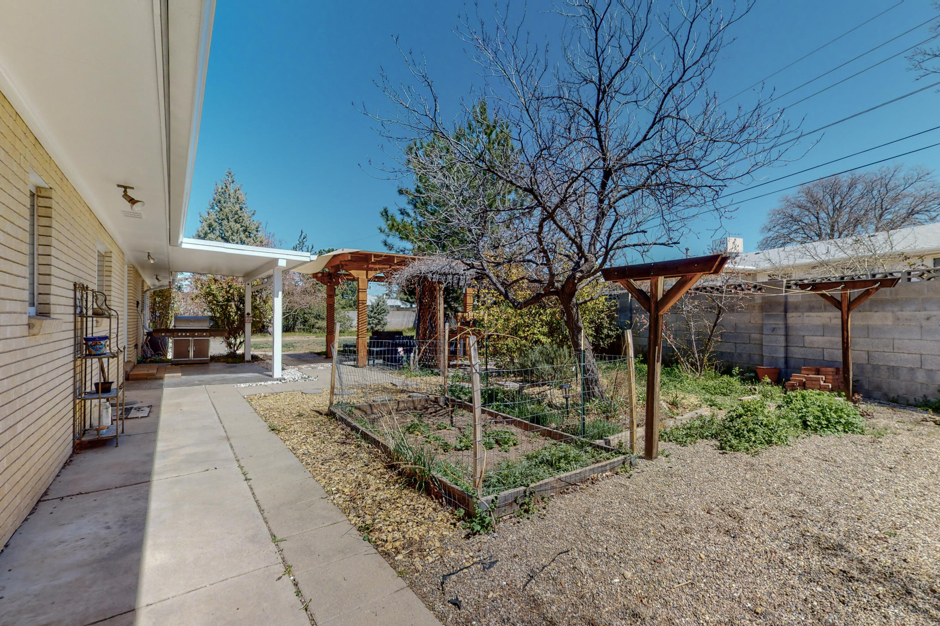 3318 Rhode Island Drive NE
