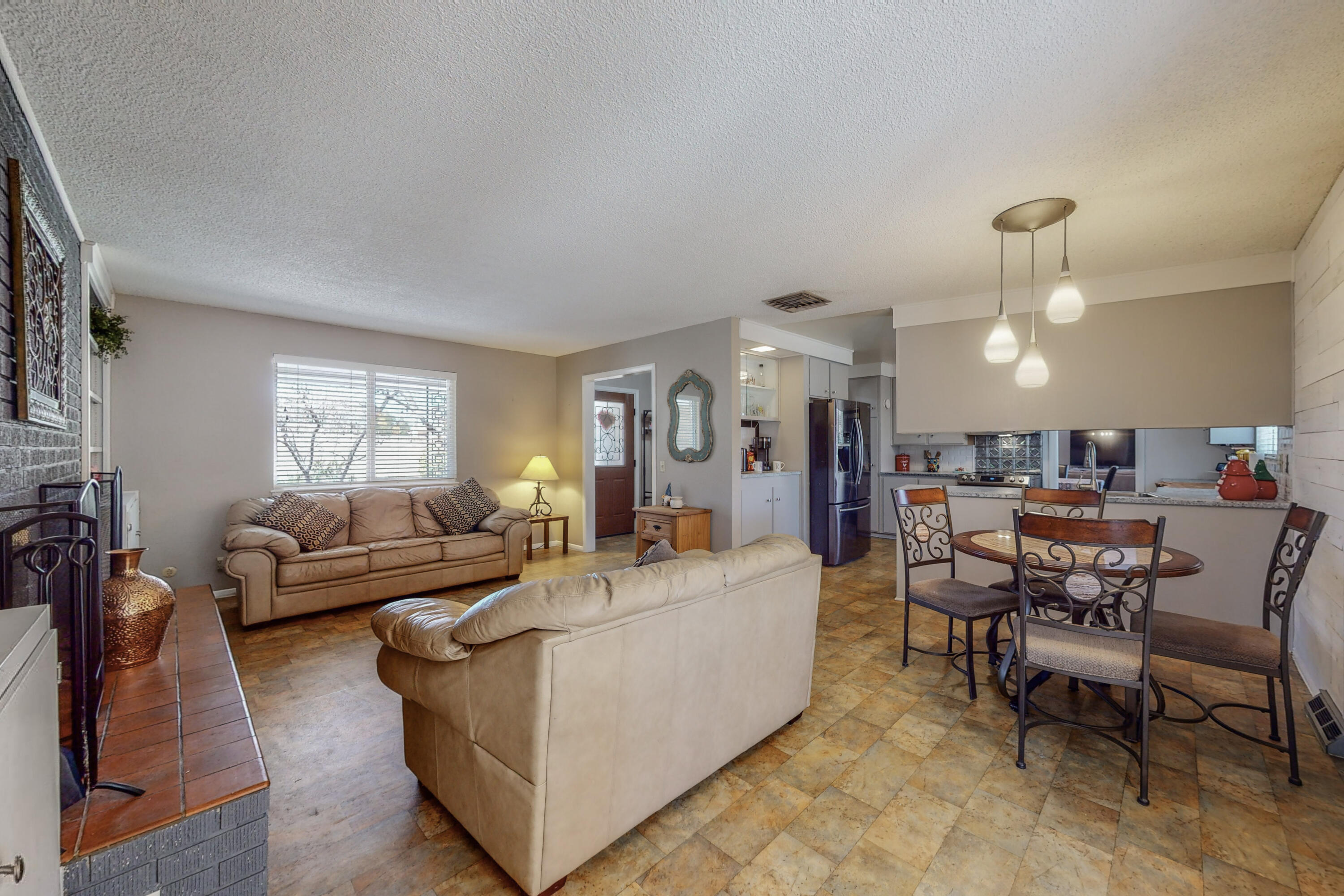 3318 Rhode Island Drive NE