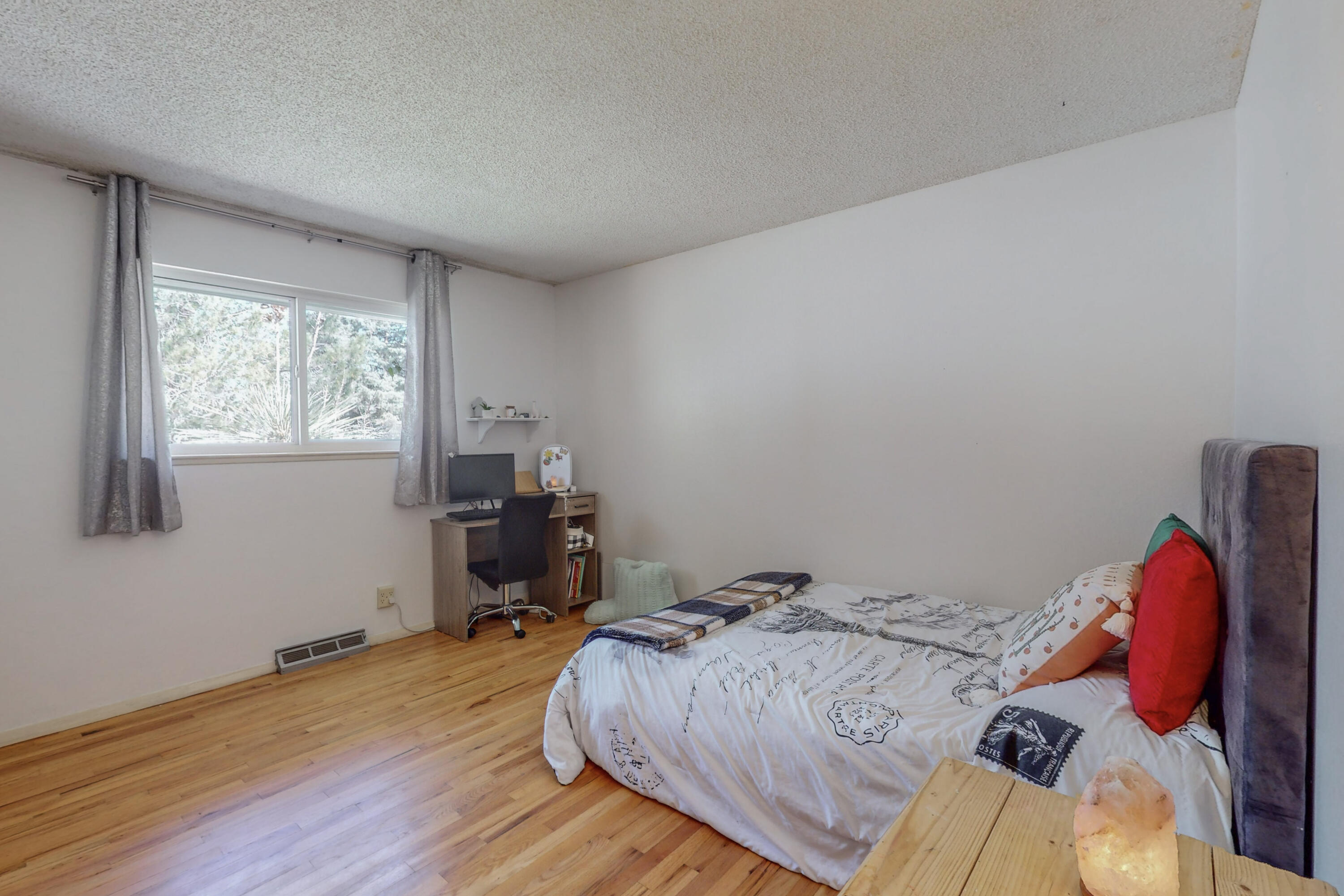 3318 Rhode Island Drive NE