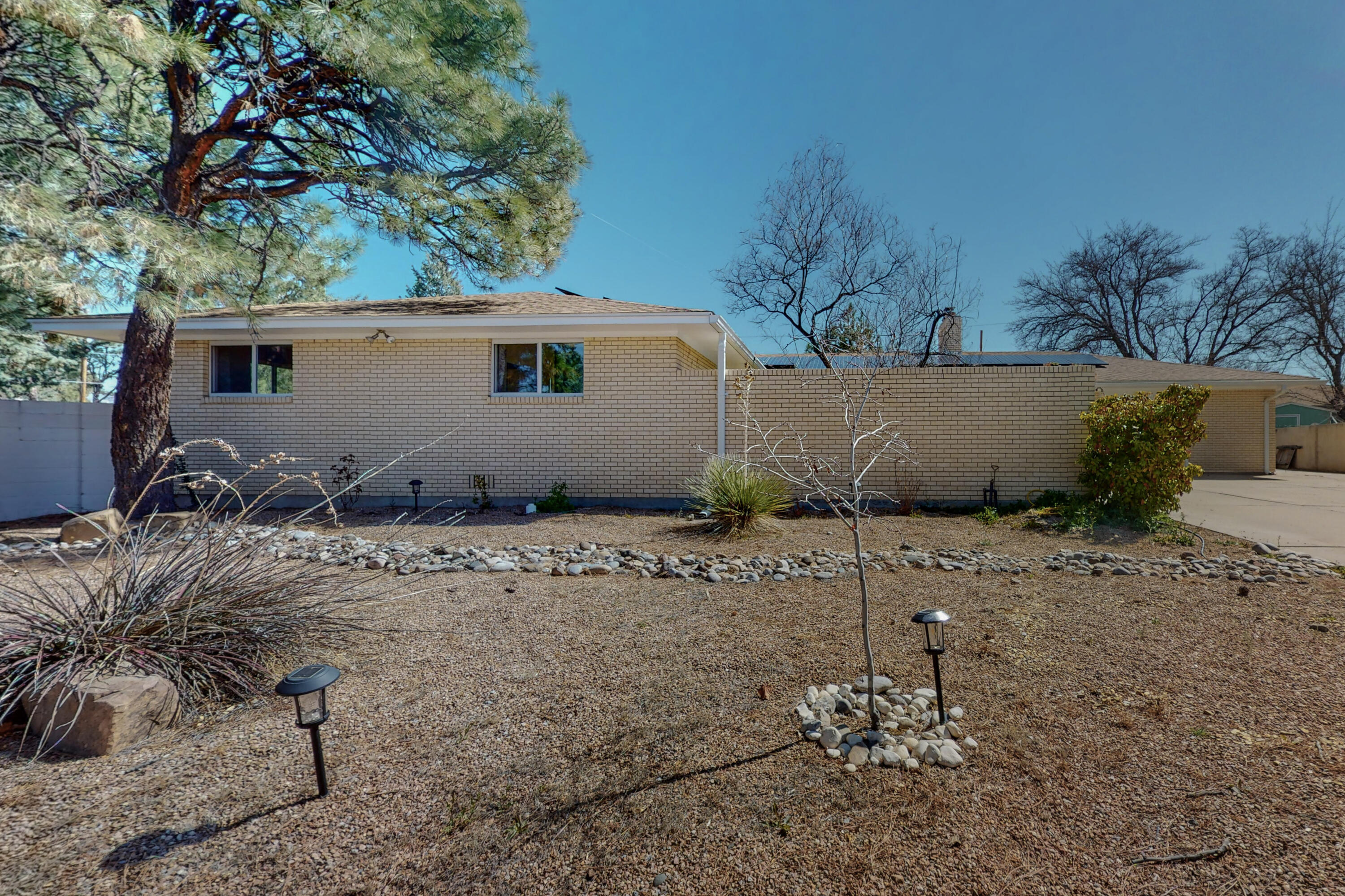 3318 Rhode Island Drive NE
