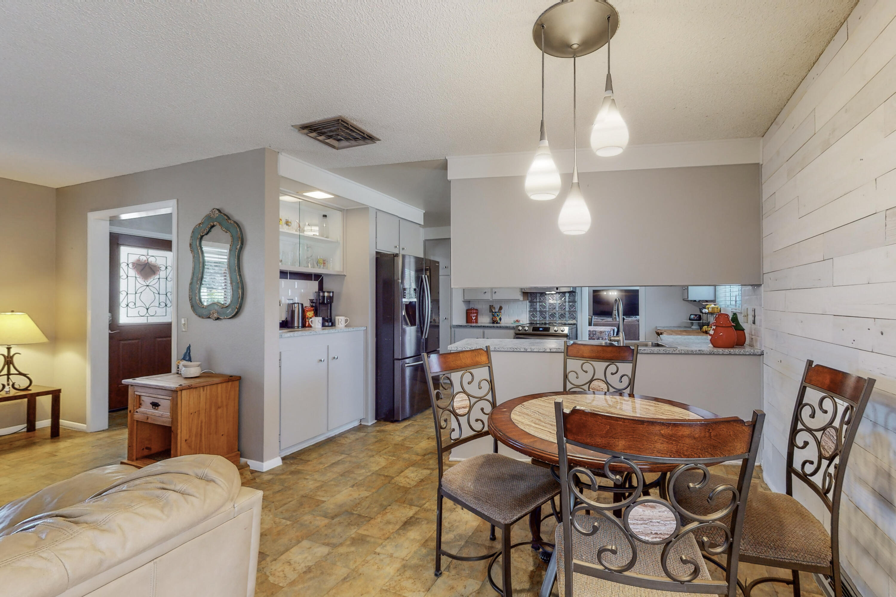 3318 Rhode Island Drive NE