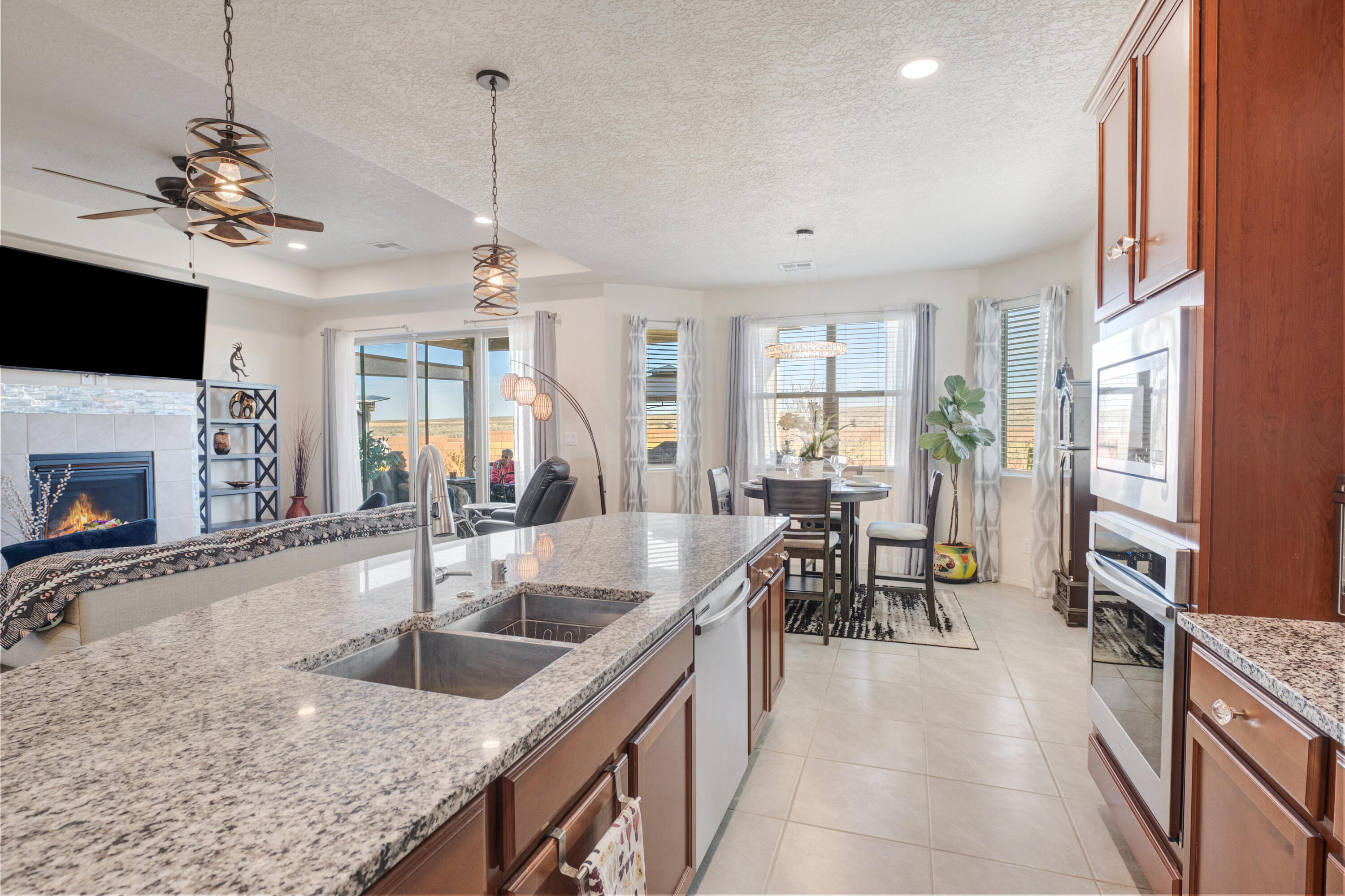 2701 S Camino Plata Loop NE