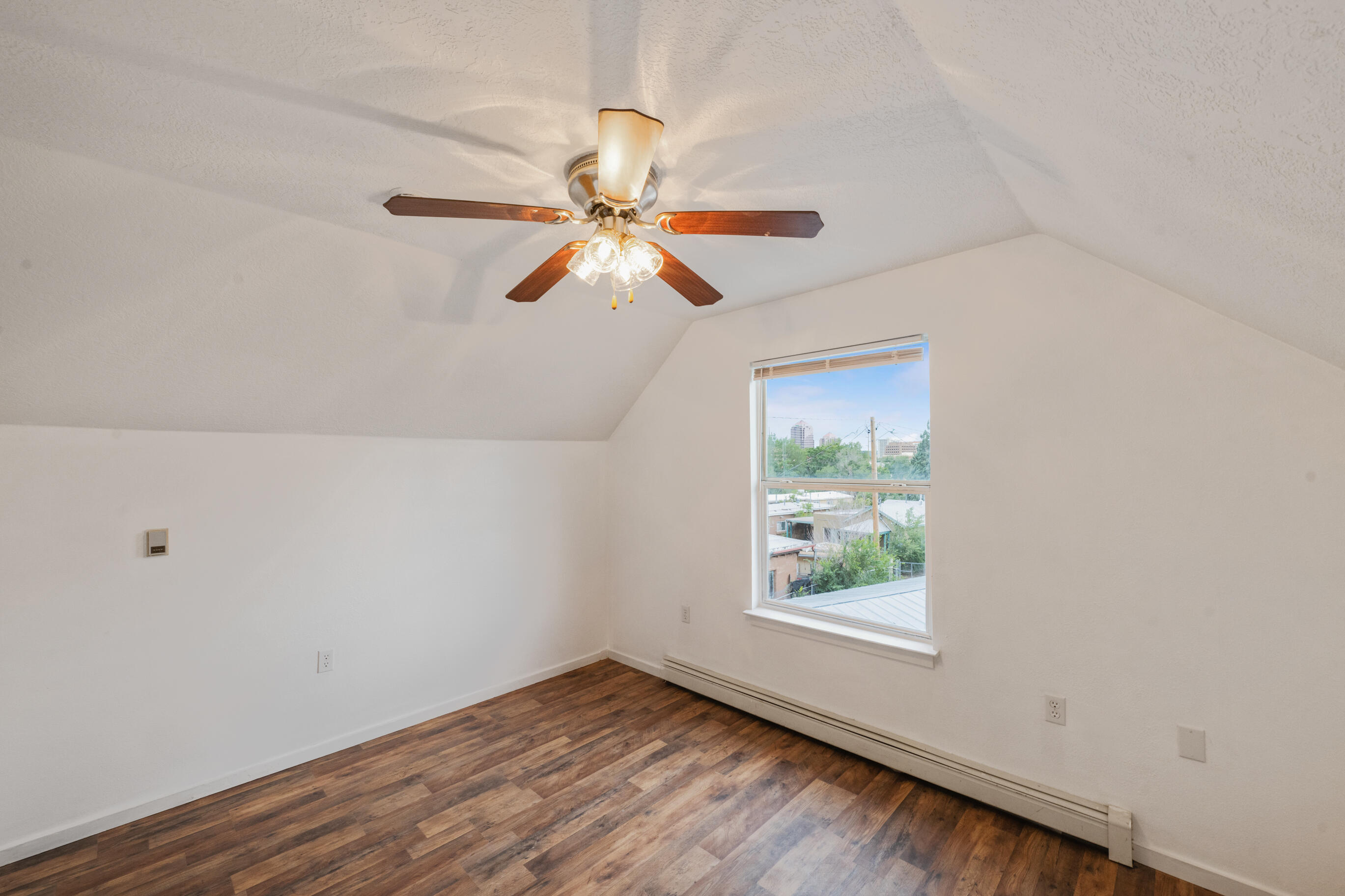 1021 Edith Boulevard NE
