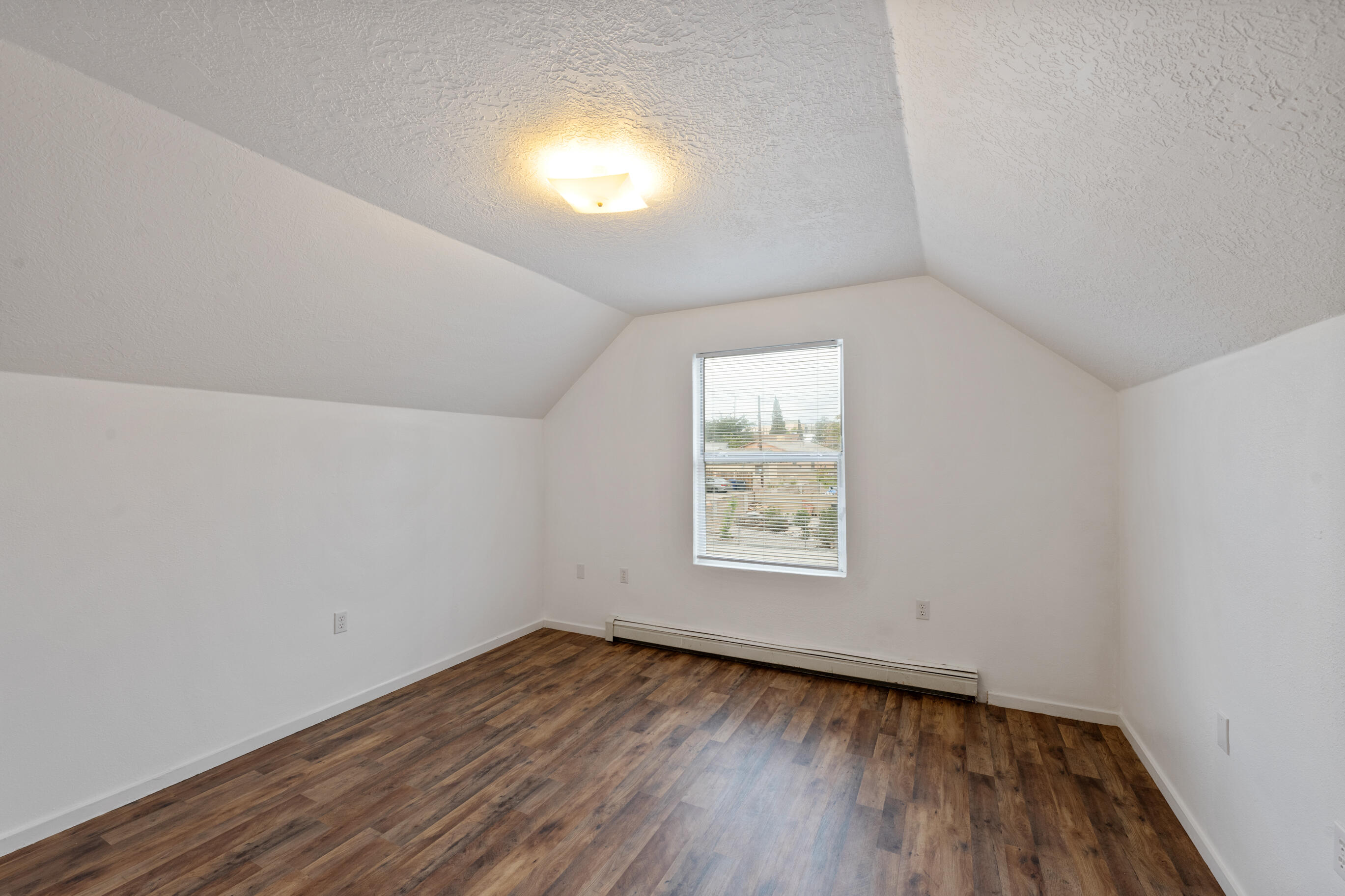 1021 Edith Boulevard NE