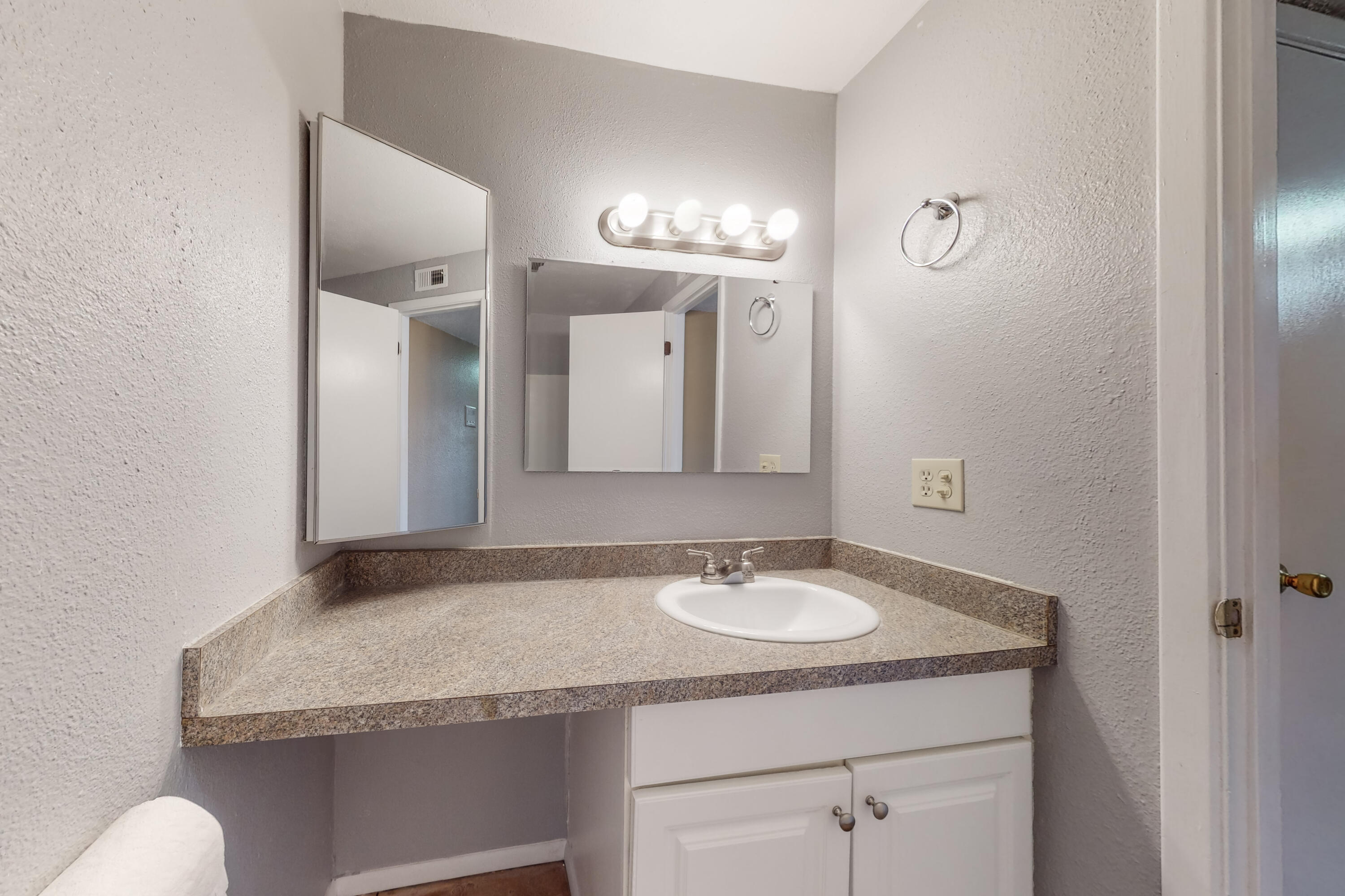 3847 Montgomery Boulevard NE Unit: 902