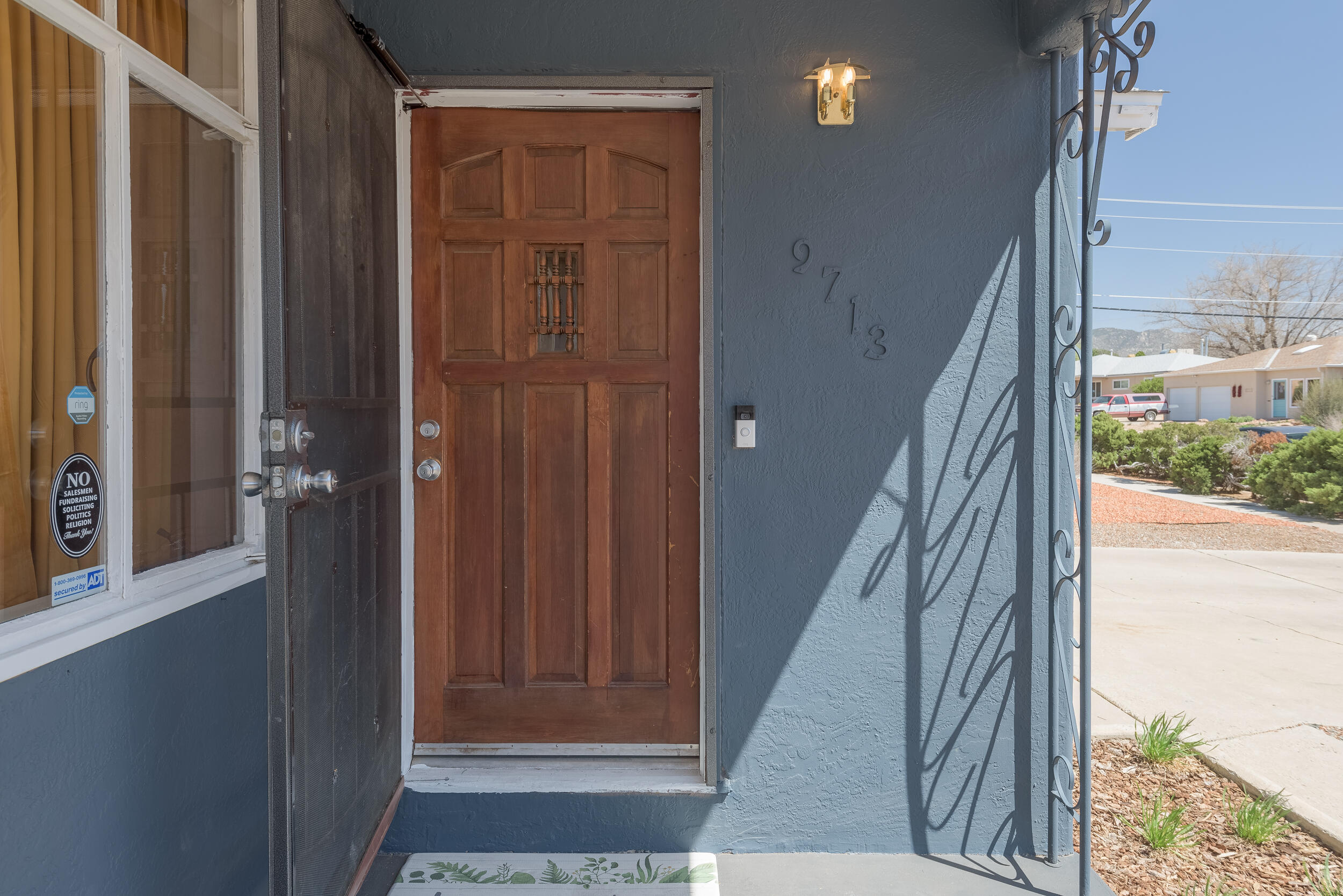9713 Mesa Arriba Avenue NE